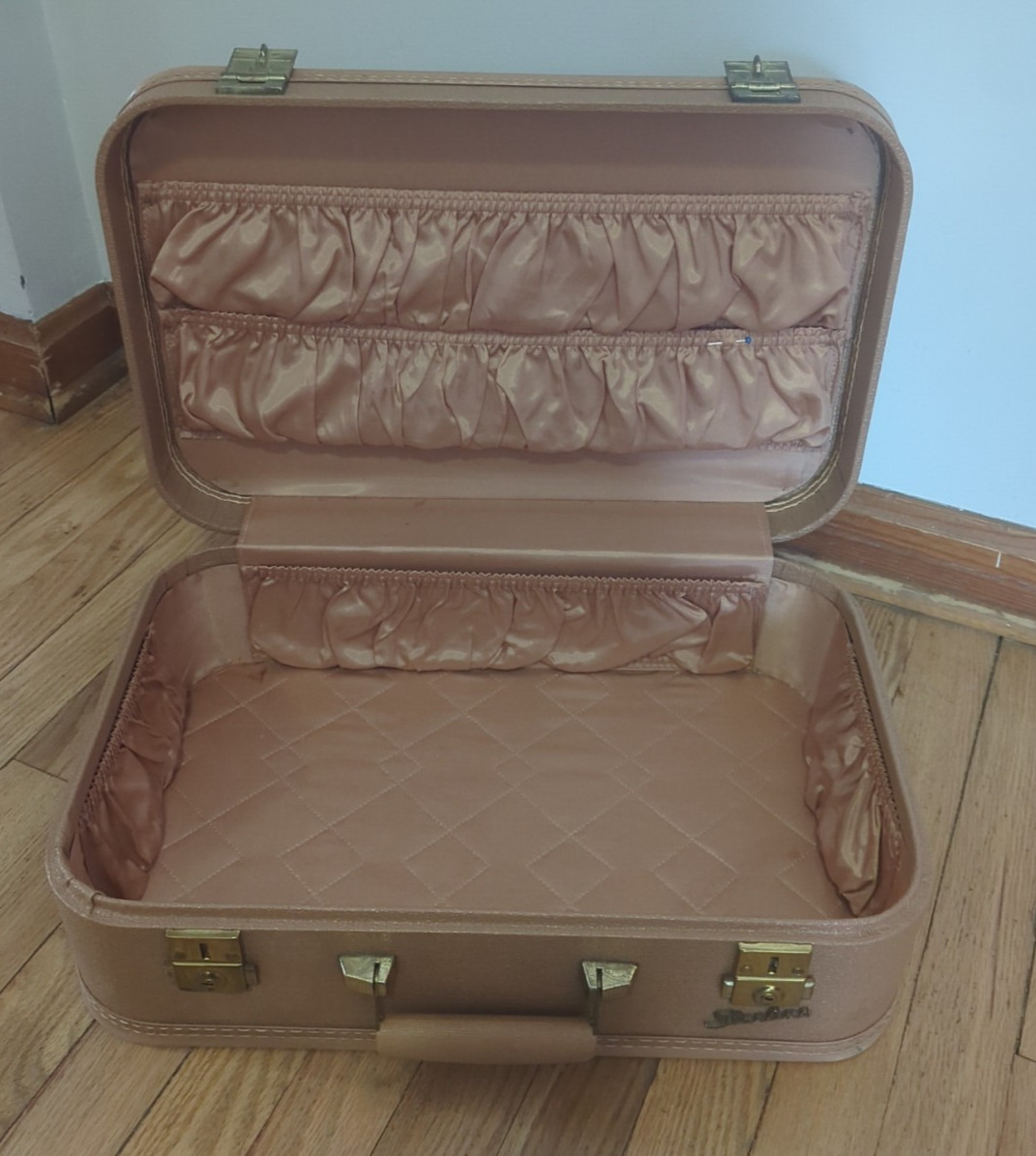 VINTAGE Luggage/Travel LADY BALTIMORE STARLINE SUITCASE 18″X11″6″ Beige Hardtop