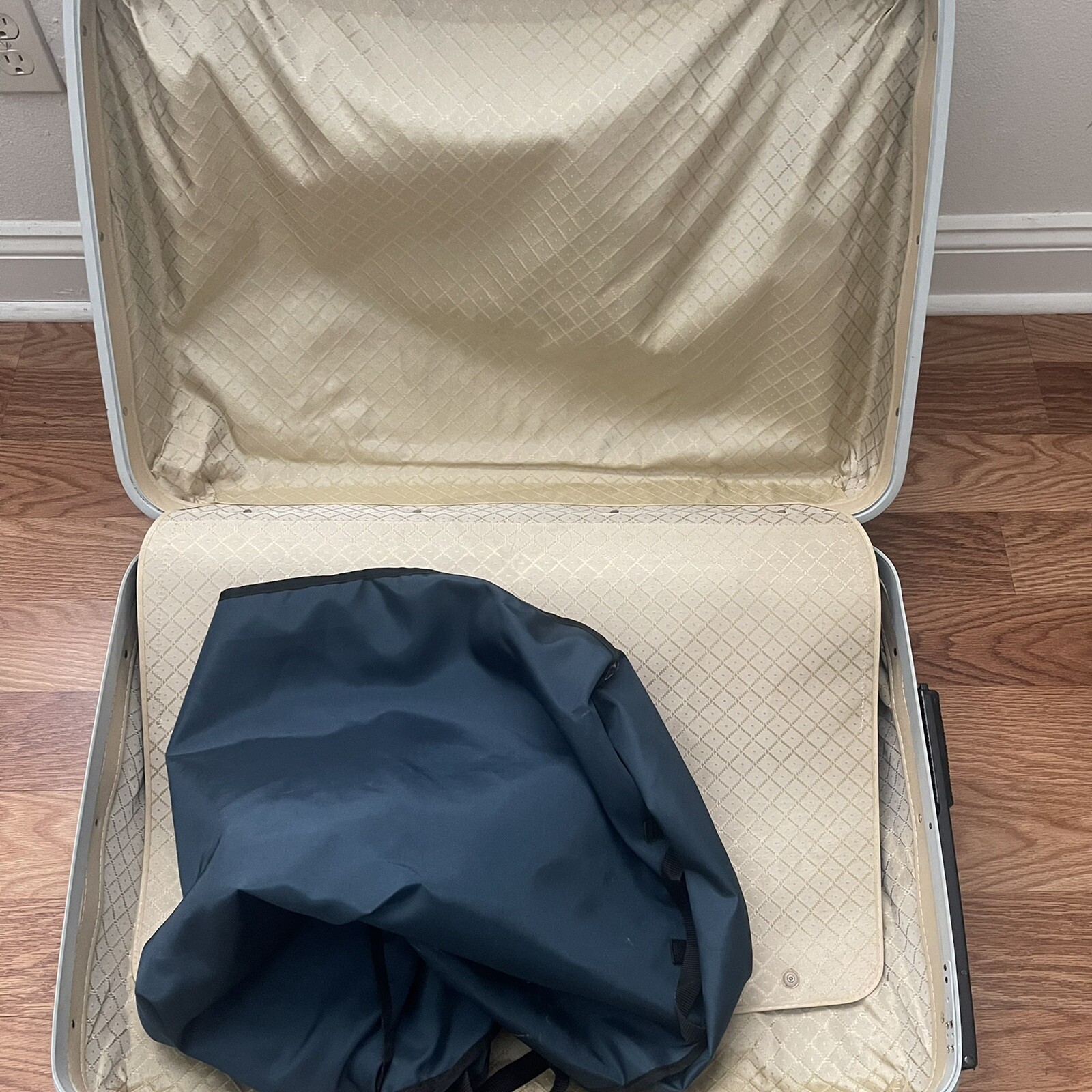 Vintage Samsonite Sentry II Hard Shell Luggage Bag With Key Navy Blue