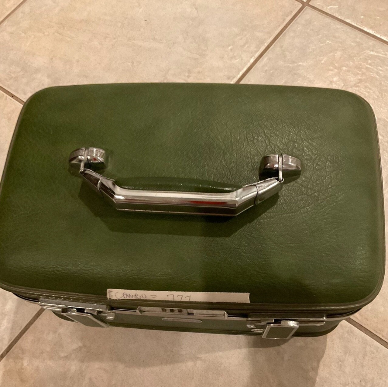 VTG 1970s ESCORT American Luggage Vanity Train Case Avocado Green-read below