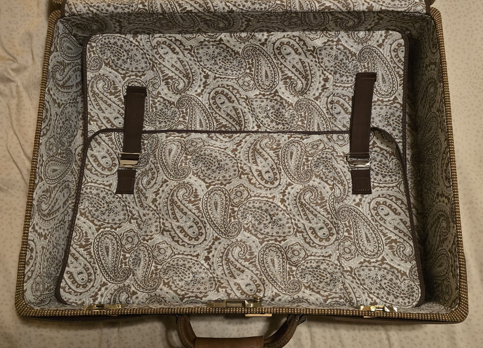 Vintage Hartmann Tweed Suitcase With Brown And Purple Paisley Lining W/2 Hangers