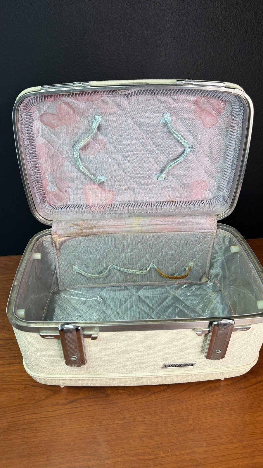 Vintage 1950s white train case AMERICAN TOURISTER small suitcase hard ivory