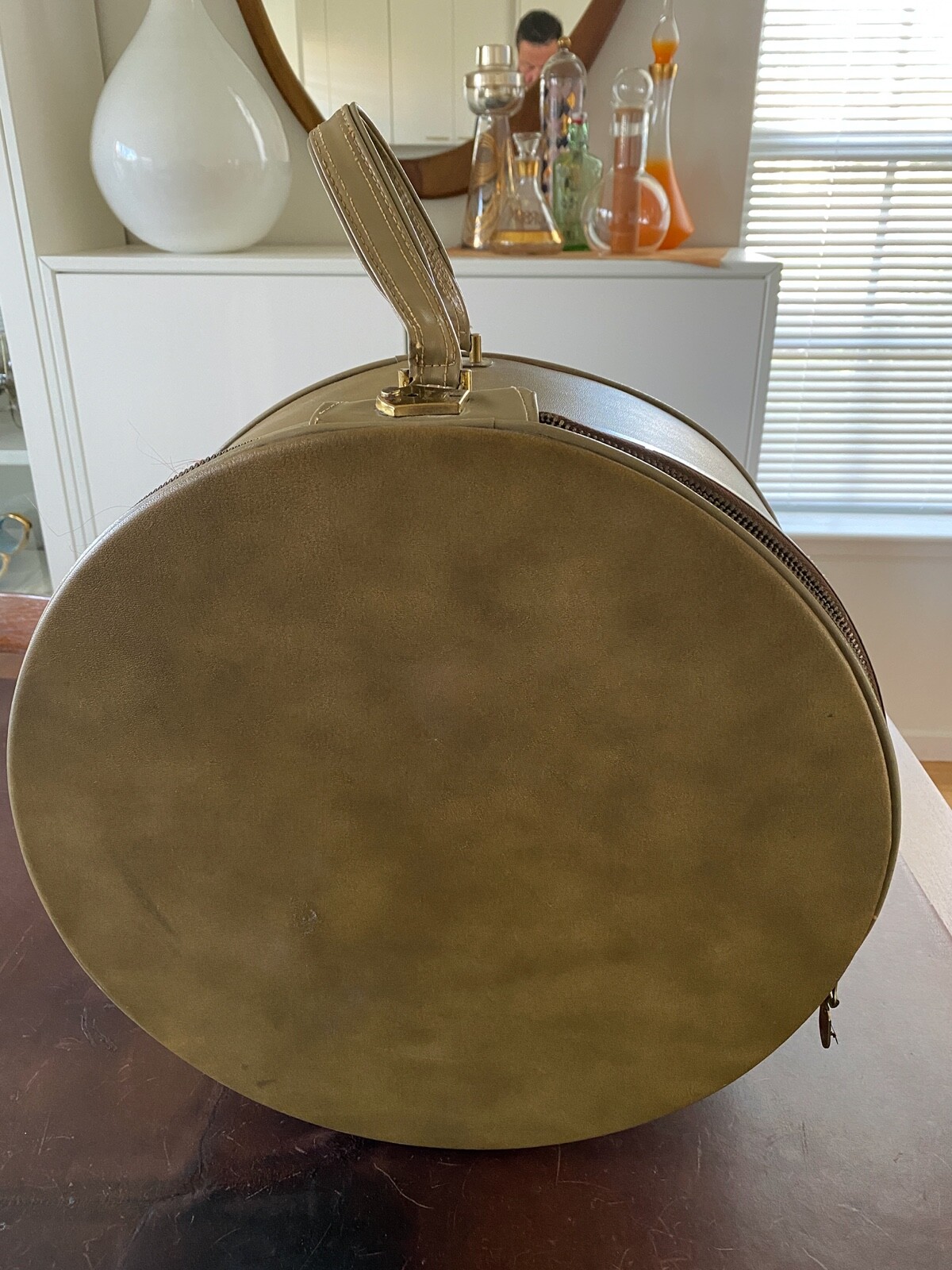 Vintage 1950’s Green Vinyl Round Zippered “LARK” Luggage Train Carry Hard Case