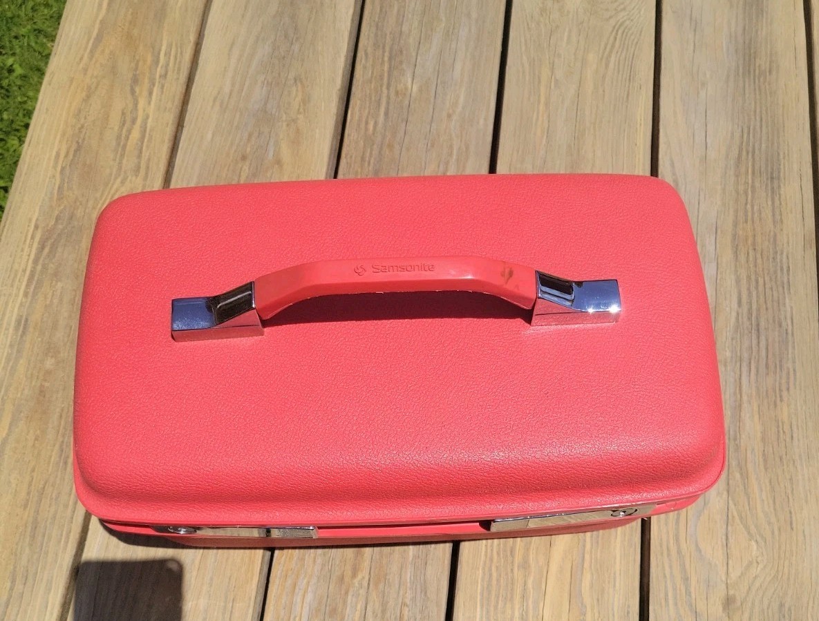 Vintage Pink Samsonite Silhouette Train Makeup Luggage Case Kitchy Make Up