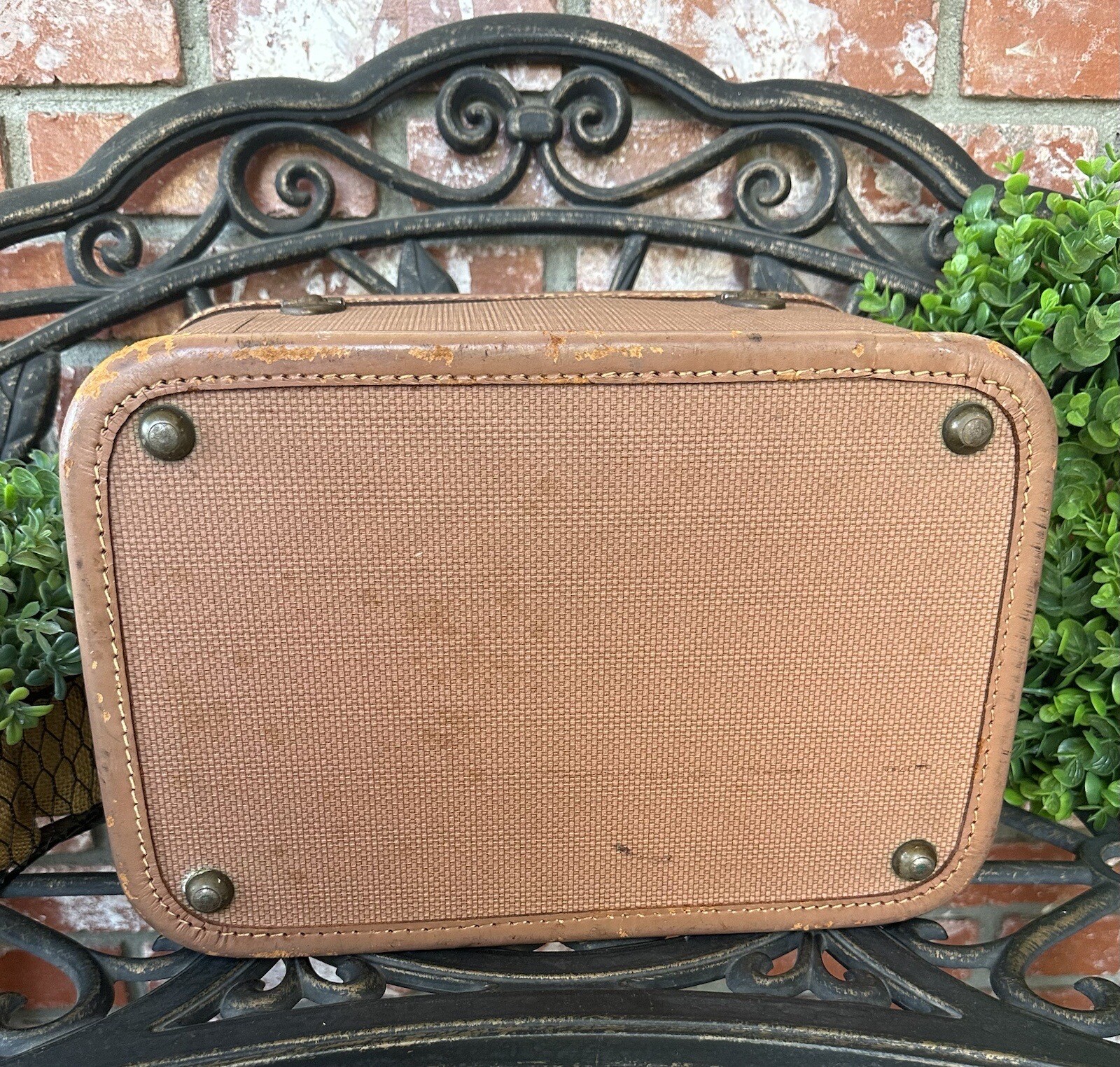 Vintage Amelia Earhart Train Case; Peach Tan; Drk Peach Int W/Mirror;Locks W/Key