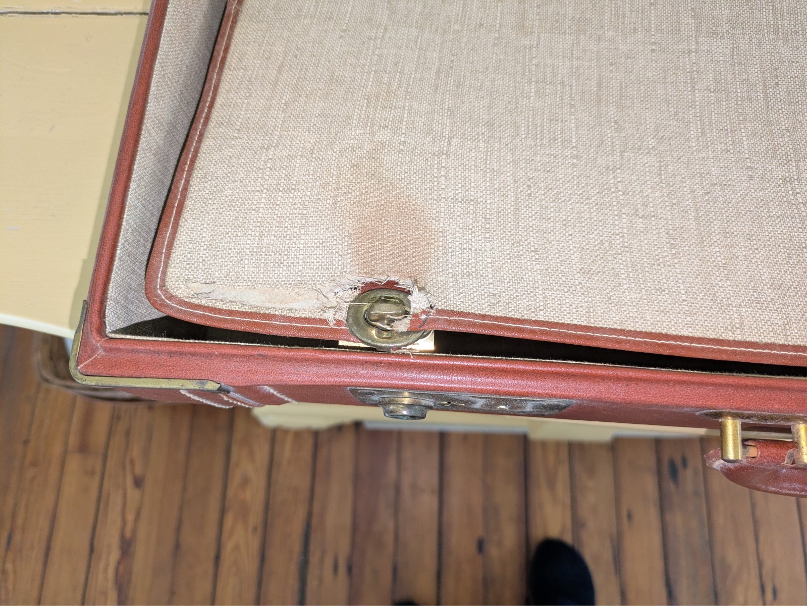 Vintage mid-century Saddle Tan Faux Leather Hard Shell Luggage Set