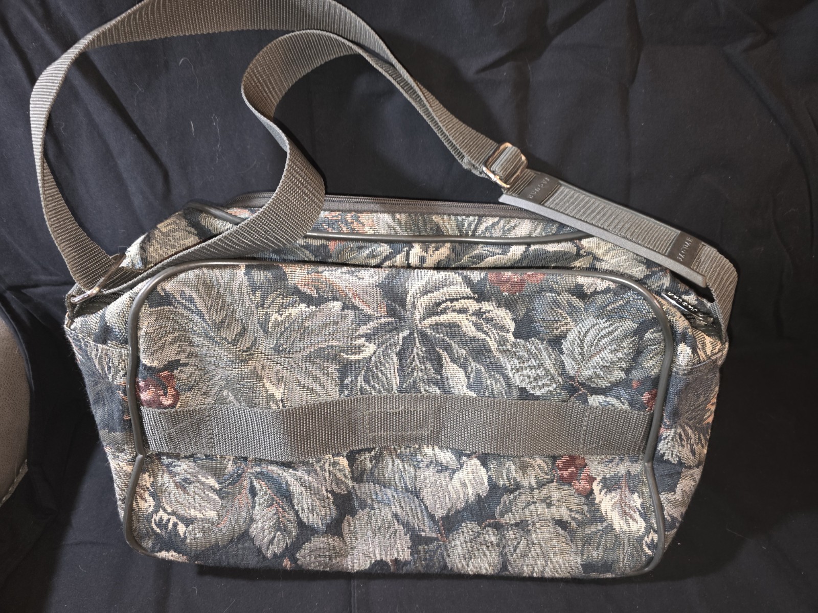Vintage Retro Green Floral Jaguar Travel Bag 18in. Weekender