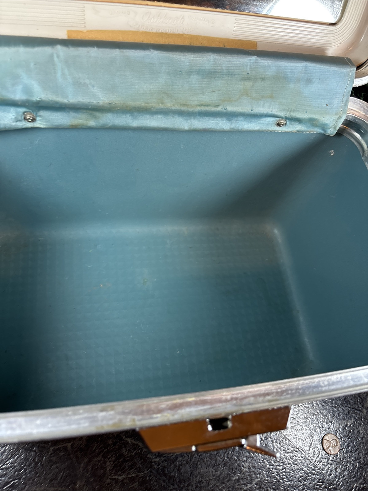 Vintage Oshkosh “None Finer Round The World” 14in Teal Train Makeup Case Luggage