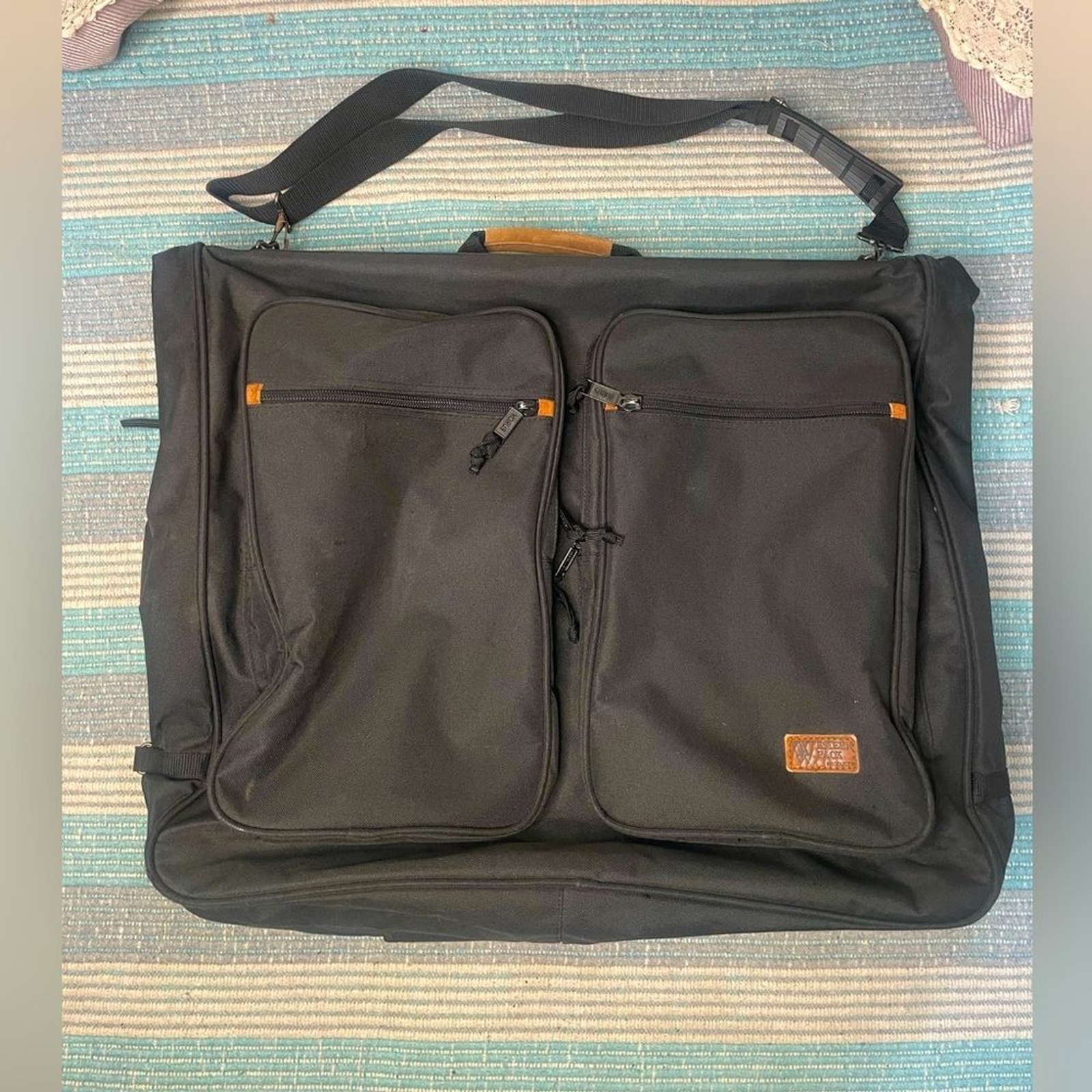 Korus: vintage wardrobe bag with suede leather accents