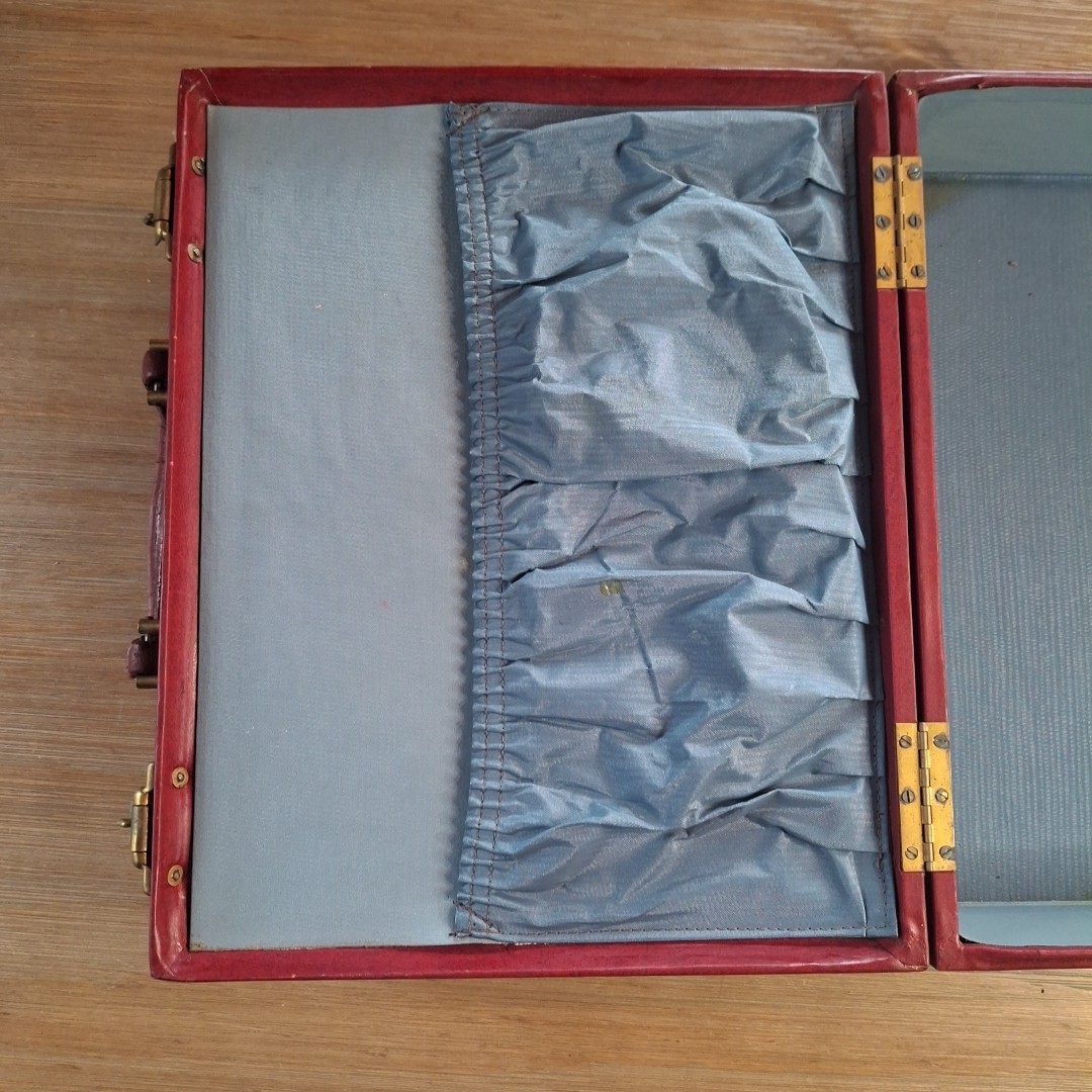 Vintage Chas. W. Wolf Luggage NY Vanity Suitcase With Brush & Comb & More READ