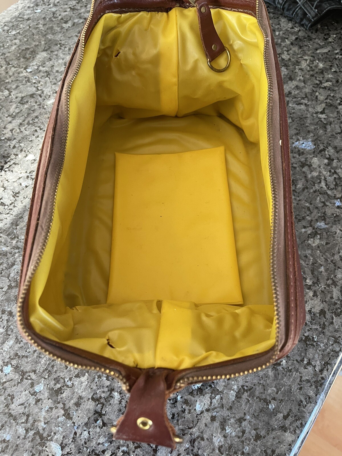Men’s Vintage Leather Toiletry Case – Brown