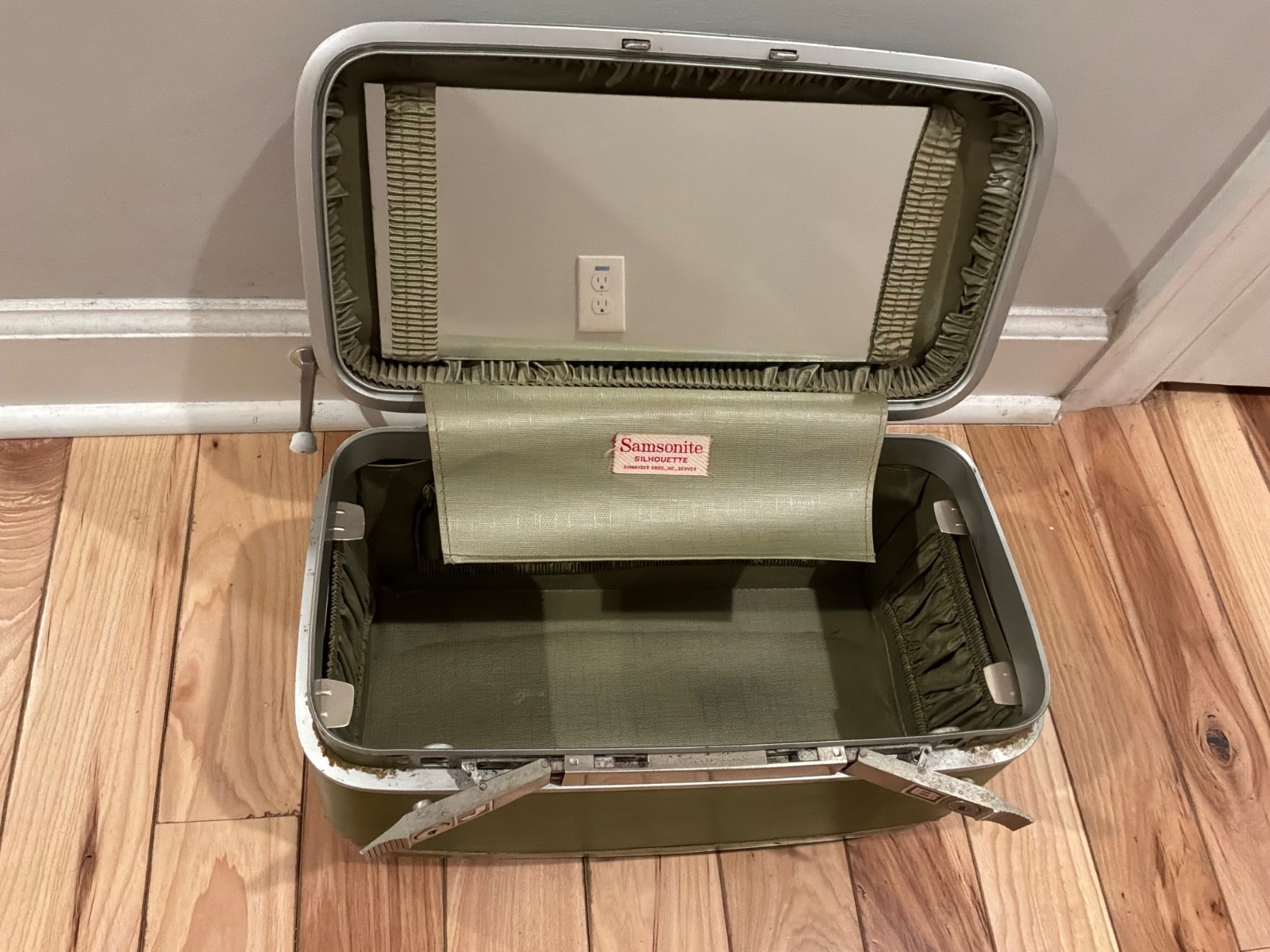 Vintage Samsonite Silhouette Olive Green Train Case Makeup Cosmetic Luggage