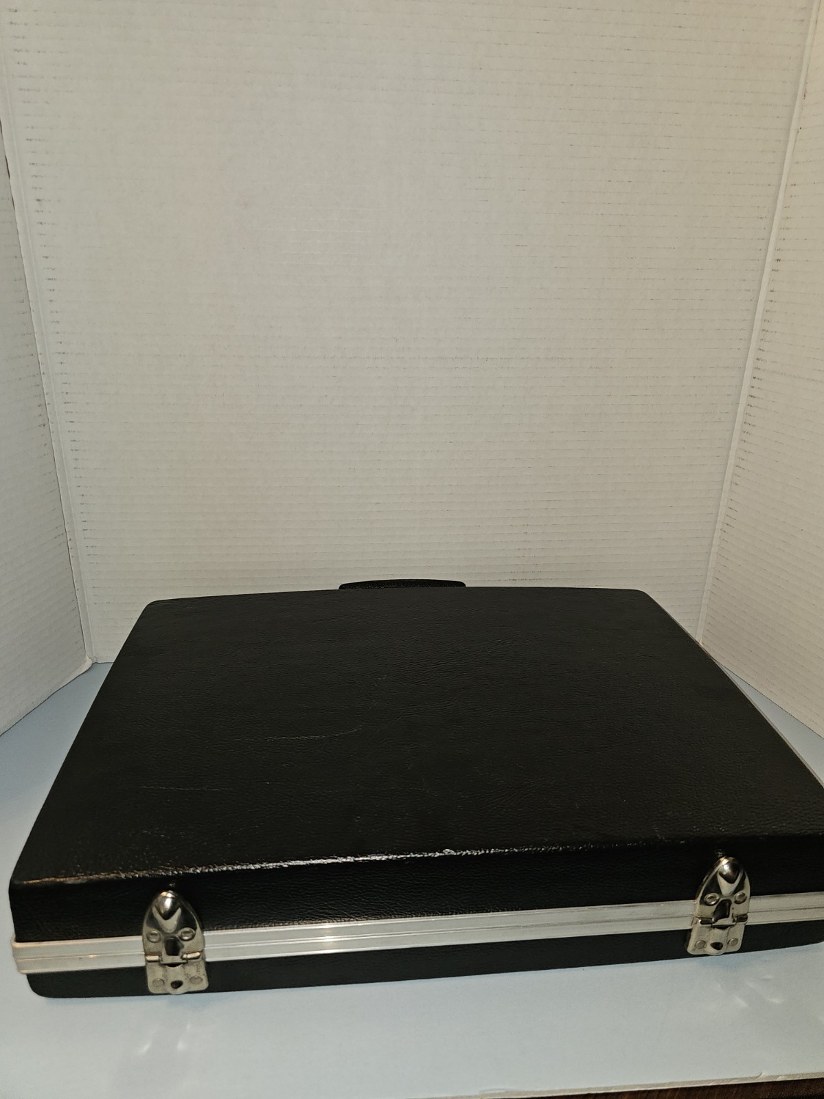Vintage Black Hard Shell Brefcase 17.5″×12″×4″ With 2 Keys