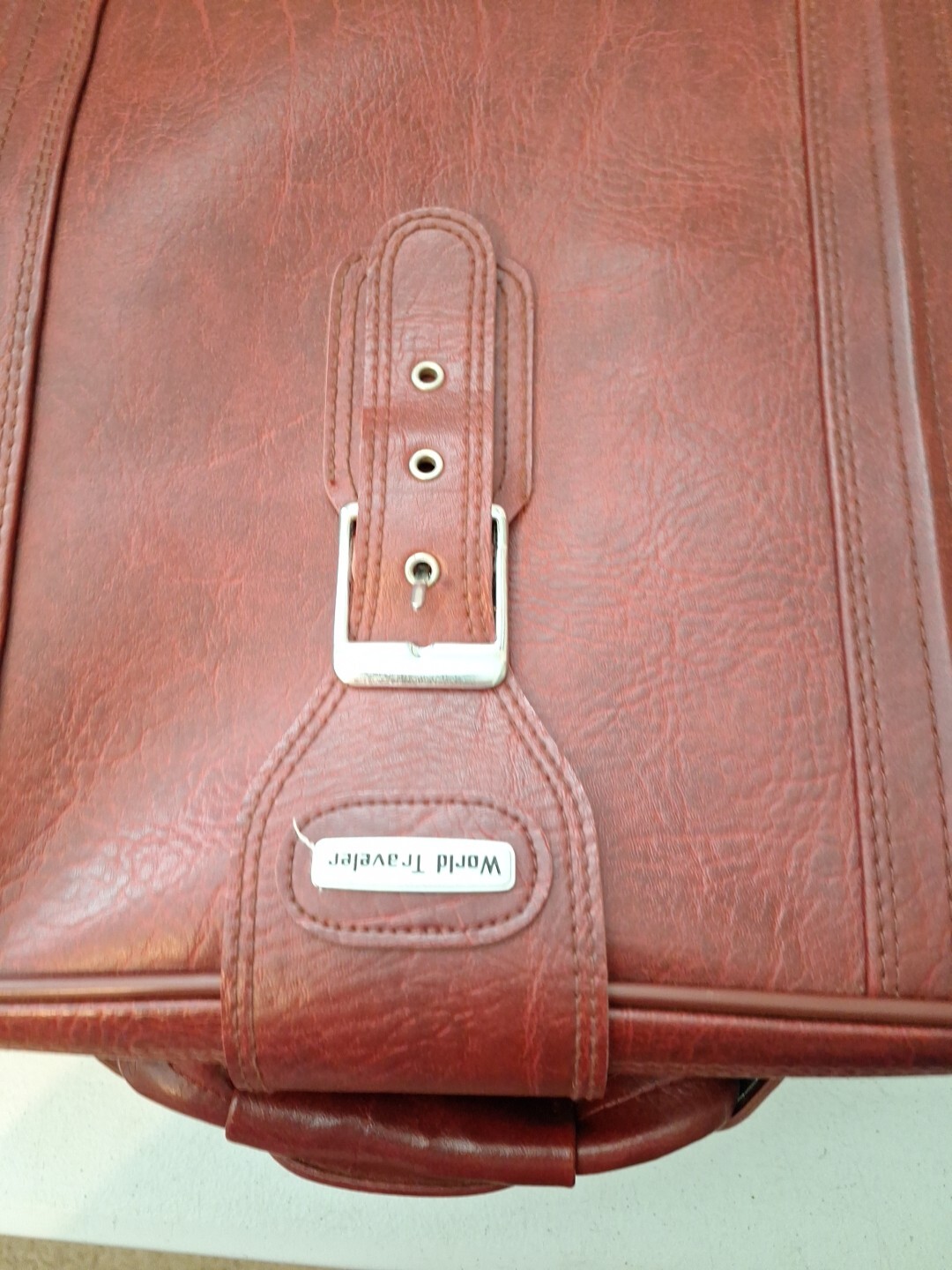 Vintage Classic World Traveler English Style Red leather look suitcase Luggage