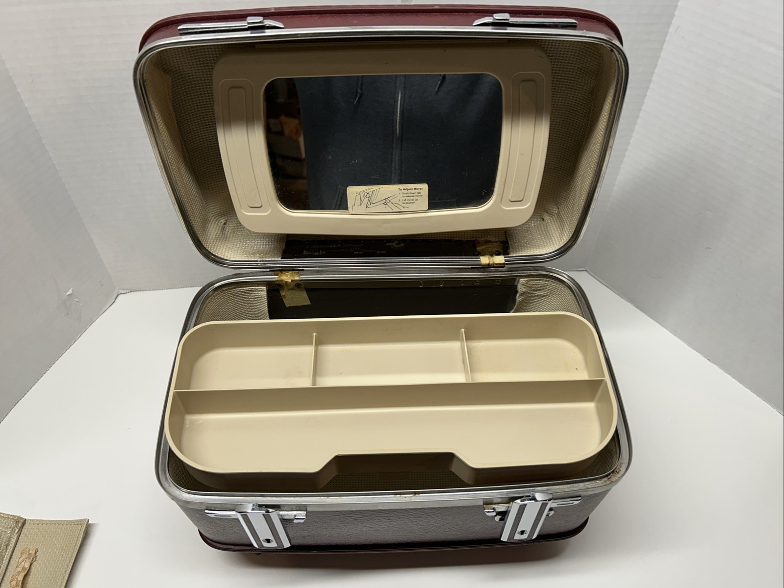 Vtg American Tourister Burgundy Train Hard Makeup Case w/Tray & Mirror No Key