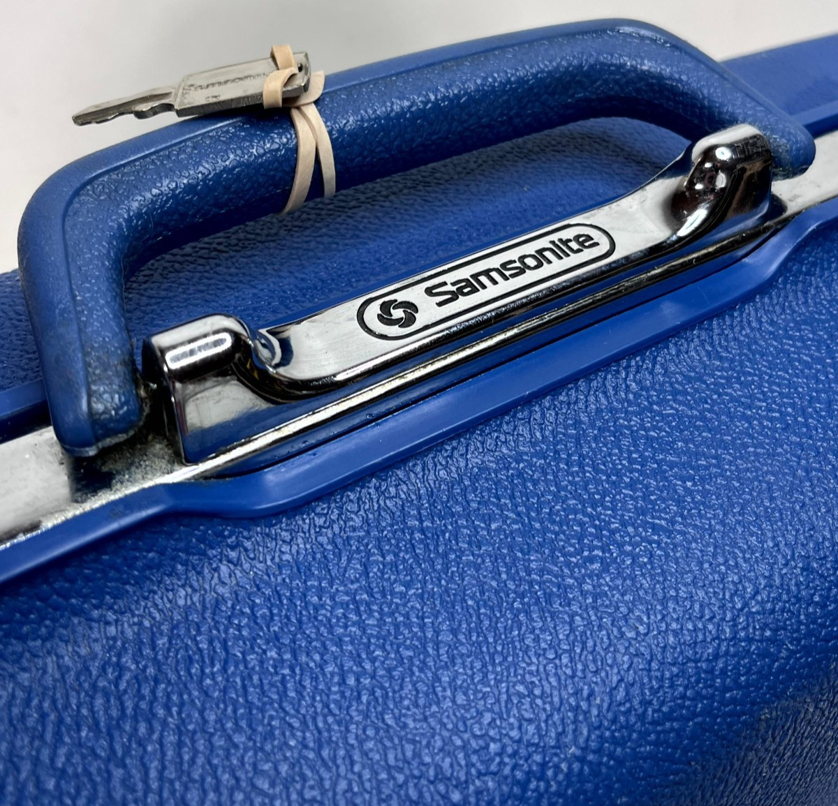 Vintage Samsonite Concord Blue Hard Shell Suitcase Locking Key 20x16x6 W/ Key