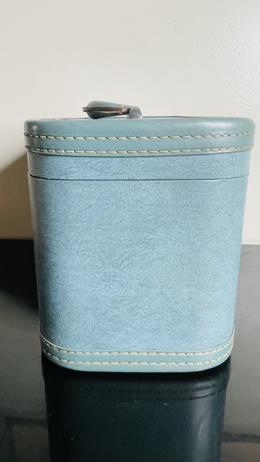 Vintage 1960’s Skyway Travel Train Case Makeup Blue Vinyl With Keys & Mirror