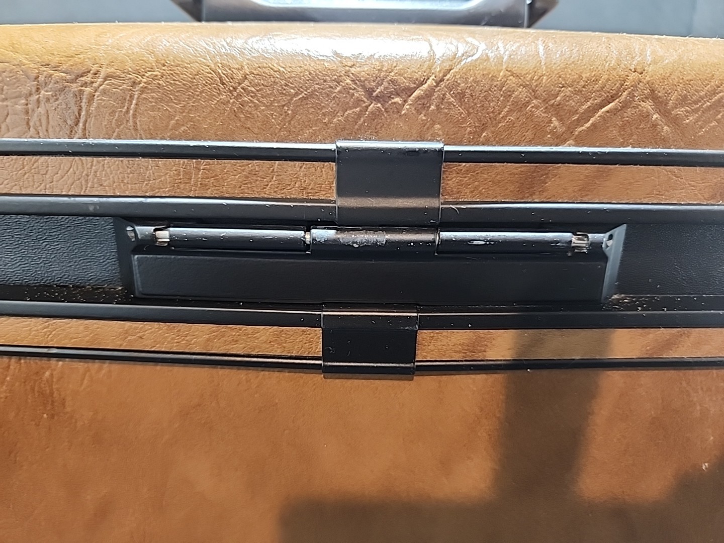 Vtg Samsonite Hardshell Overnight/ Makeup Suitcase Brown With Mirror,tray,No Key