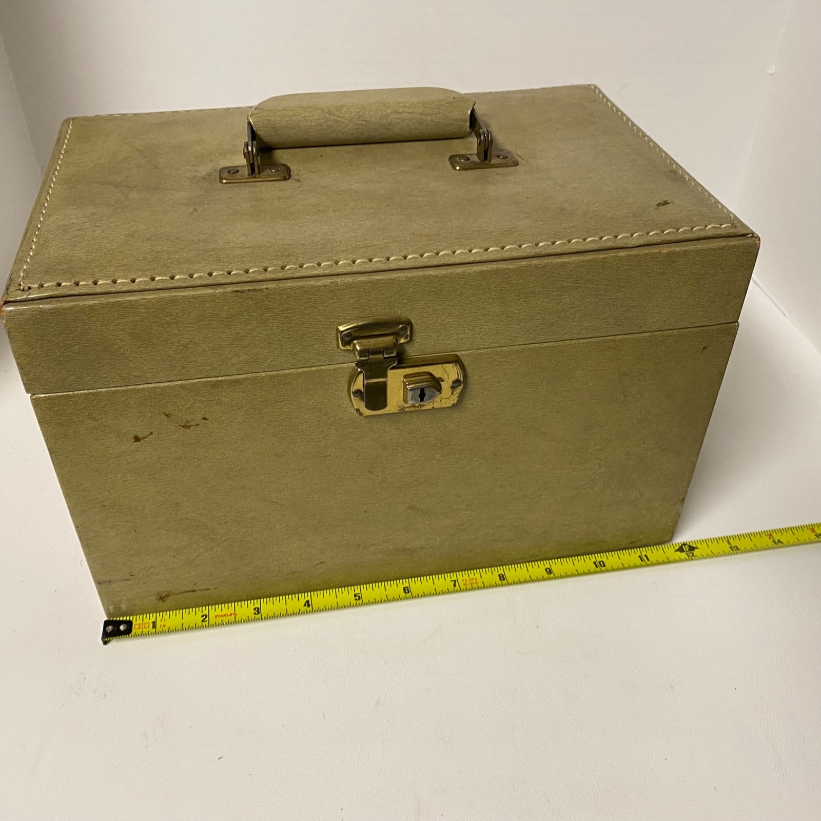Vintage Avocado Green Vinyl Train Case • Mirror • Top Handle • No Key