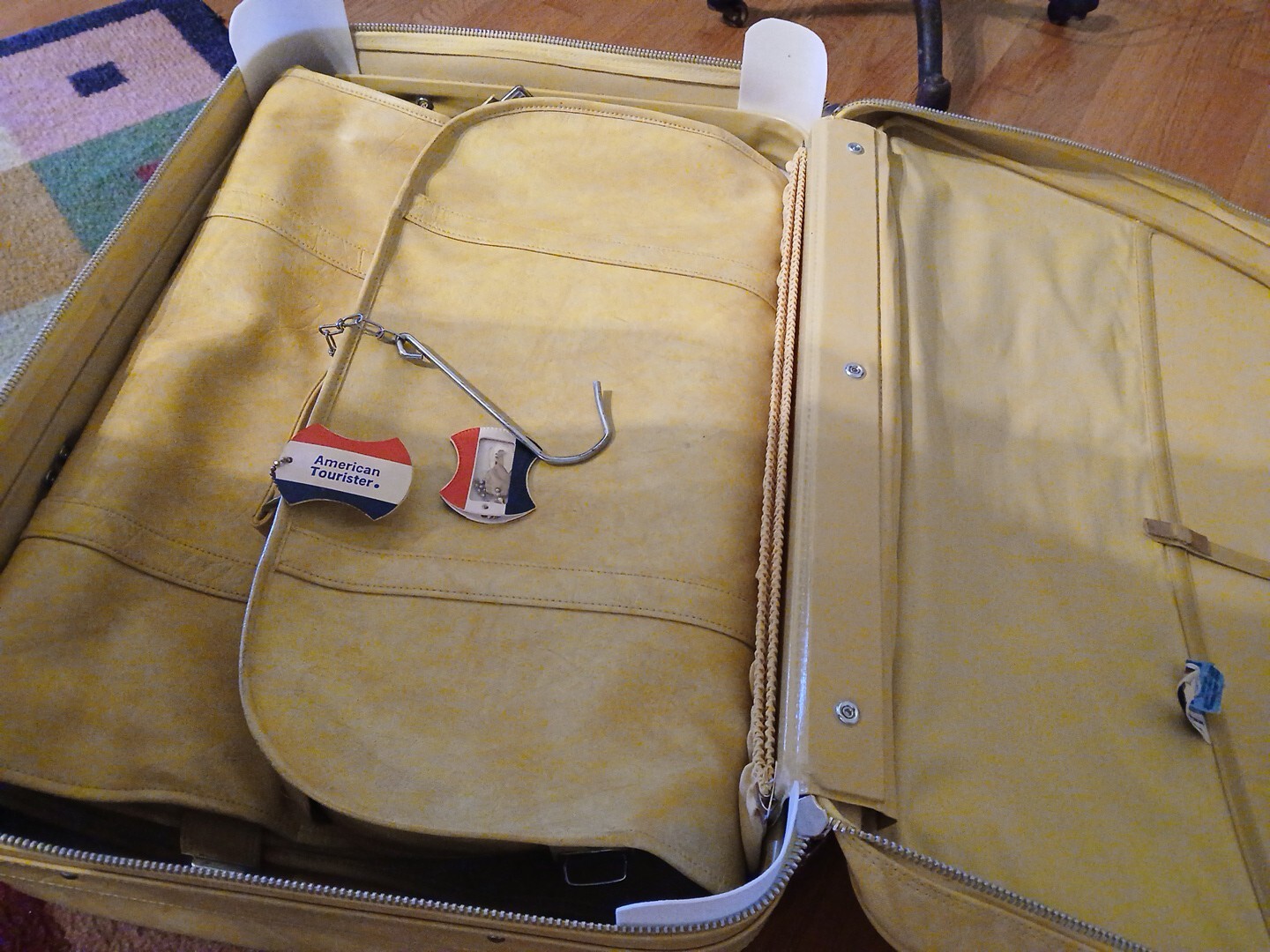 1975 2 American Tourister Escort Luggage & Suit/Dress Hanger w/ HANGERS Yellow