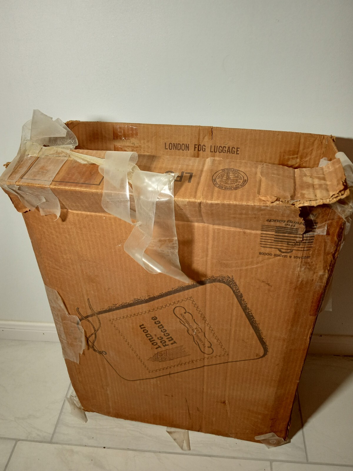 RARE Vintage London Fog Suitcase with box SEE IMAGES & DESC