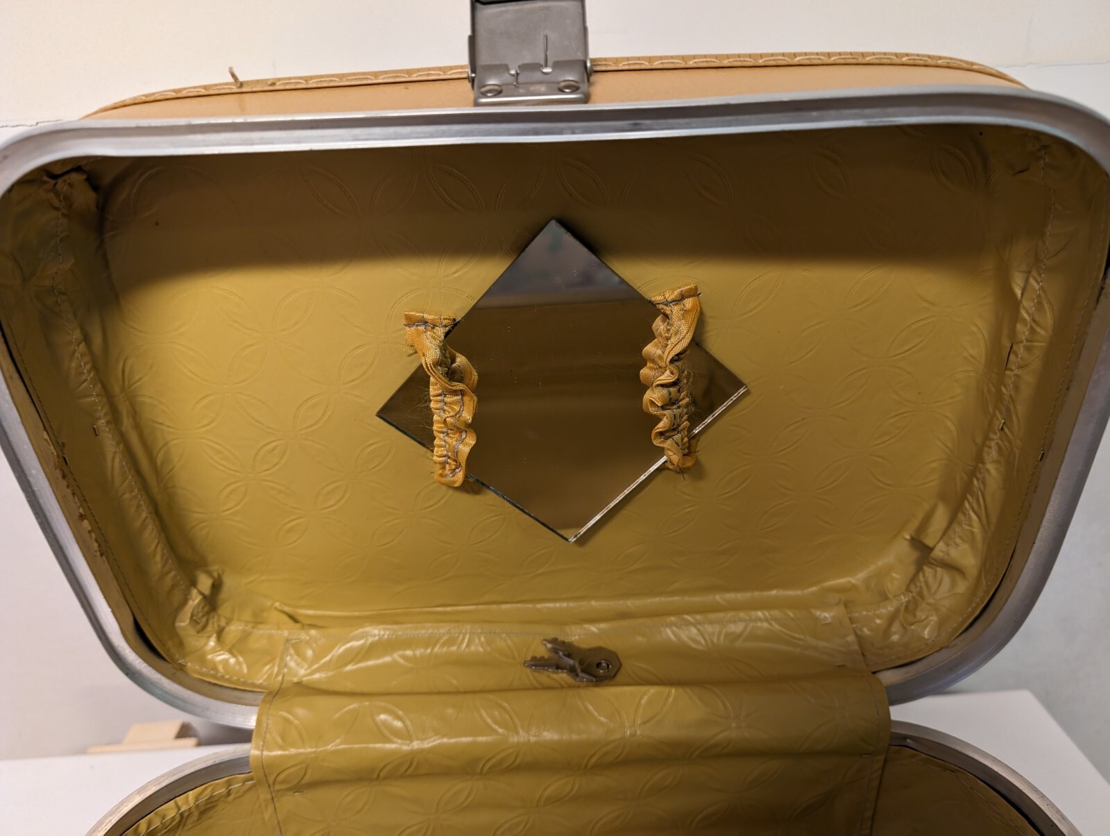 Vtg 1970s Travel Makeup Case Yellow Gold Mirror Keys No Tray Suitcase Vinyl