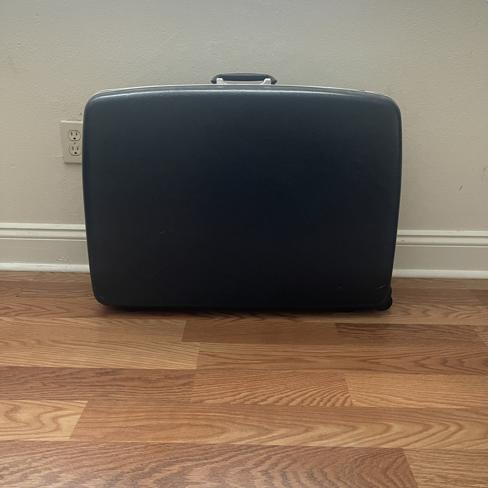 Vintage Samsonite Sentry II Hard Shell Luggage Bag With Key Navy Blue