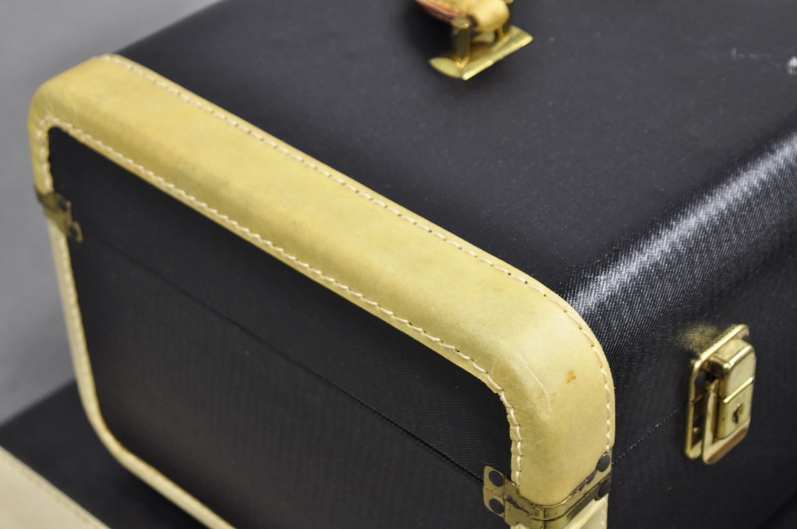 Vintage Art Deco Black & White Hard Case Travel Luggage Suitcase – 2 Pc Set