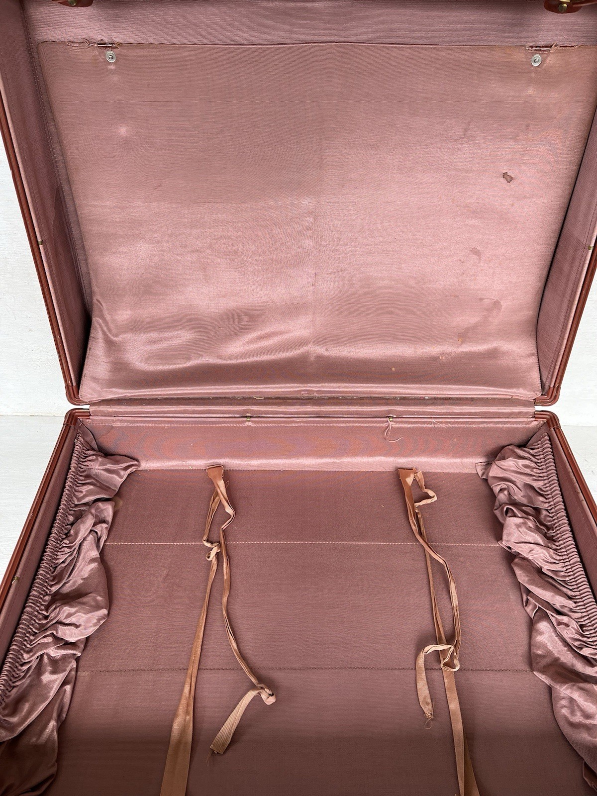 Vintage Brown Hard Shell Samsonite Suitcase Metal Locks Violet Fabric Interior