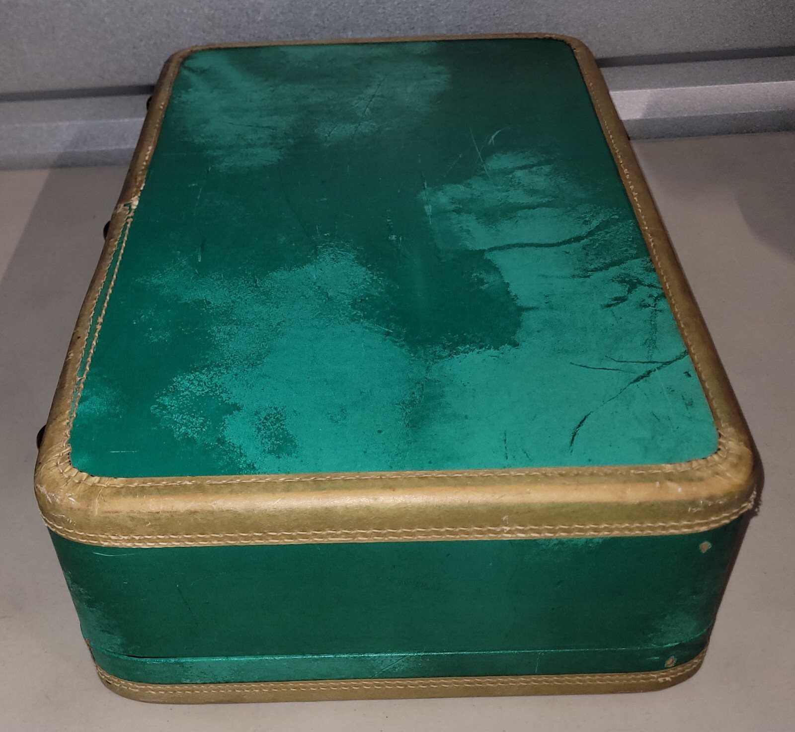 Vintage MJ Belgrad DONBY Suitcase Green w/ Gold Satin? insides 18 x 12.5 x 6