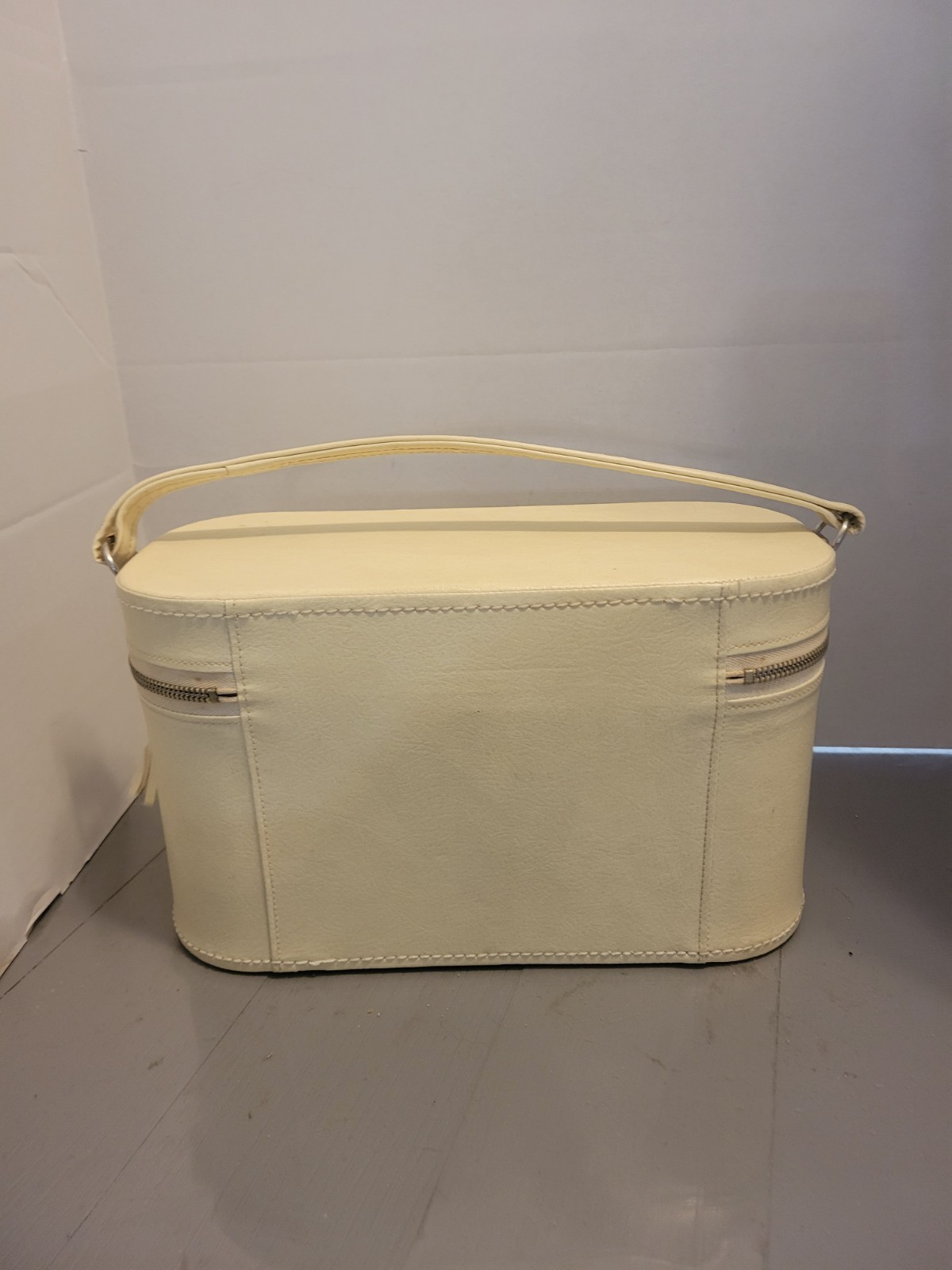 Vintage 1950’s White Skyway Train Case Luggage Rare Size 11x5x7″