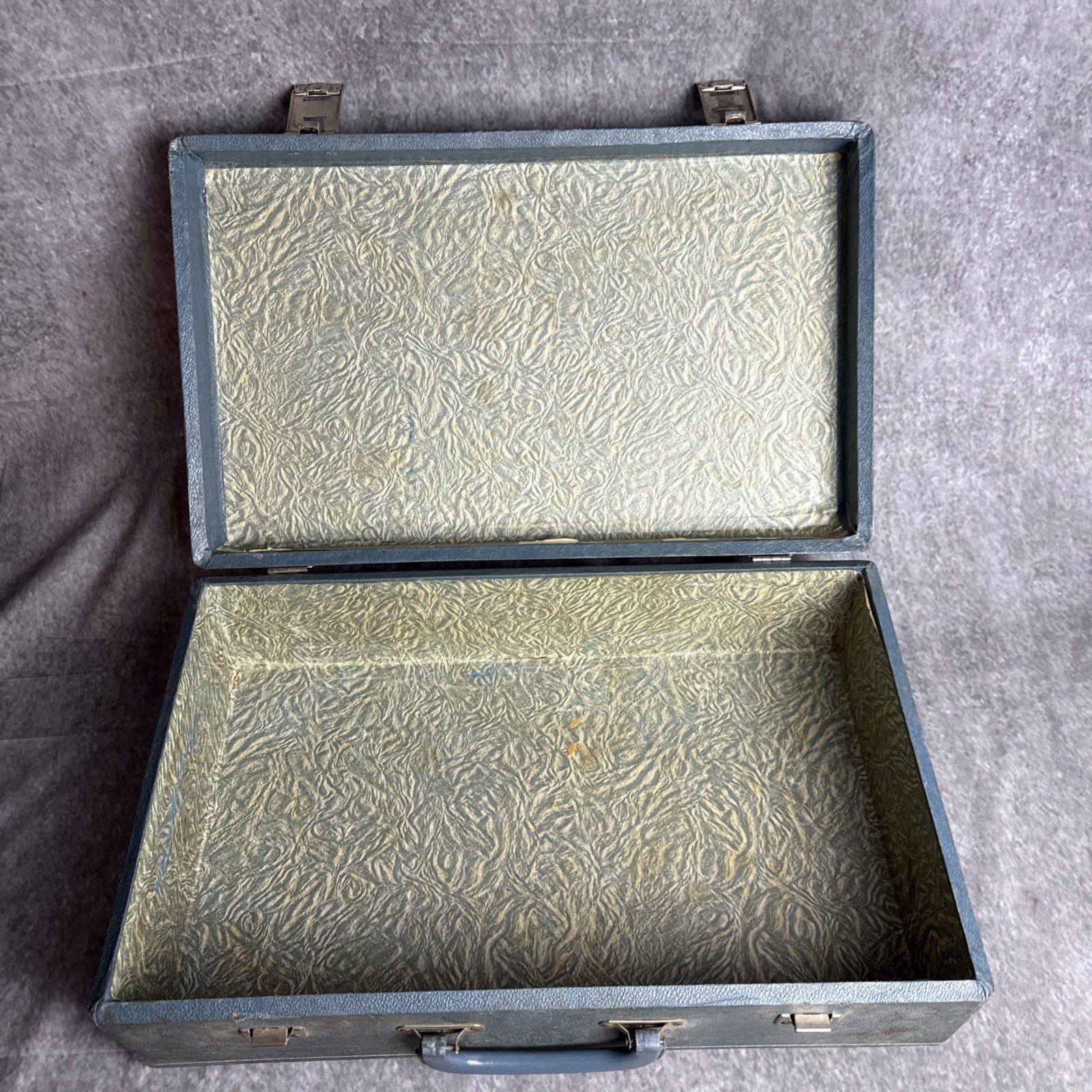 Blue VACATIONER Hardshell Suitcase w/ Flip Up Metal Latch & Bakelite Handle