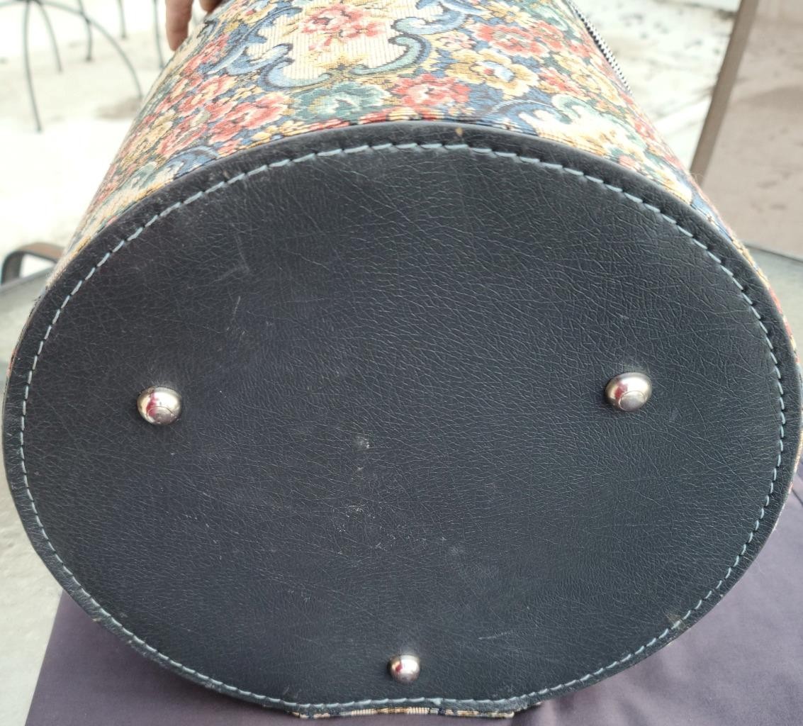 Vintage 1960s Munro Carry-All Travel Hat Box/Carry Case–Victorian Floral Tapestr