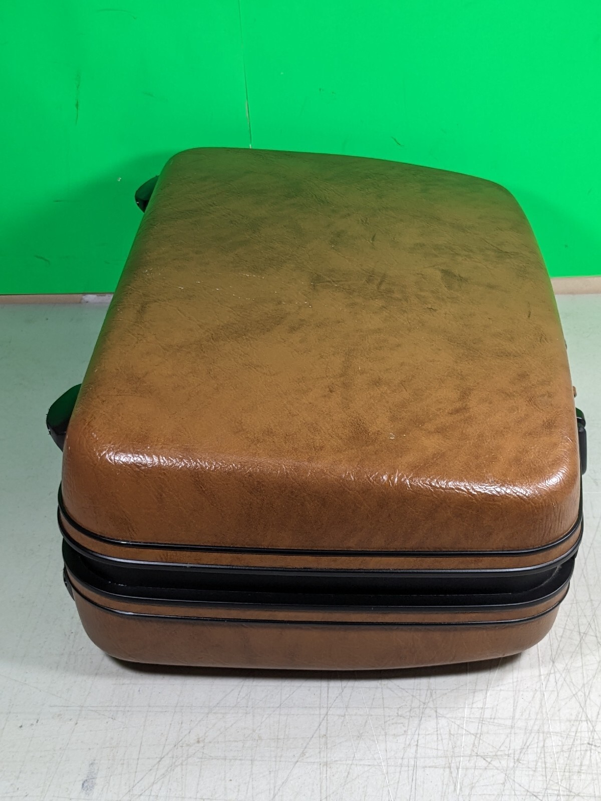 VINTAGE SAMSONITE CARRY PAK 46 BROWN HARDSHELL LUGGAGE Approximately 20x14x7