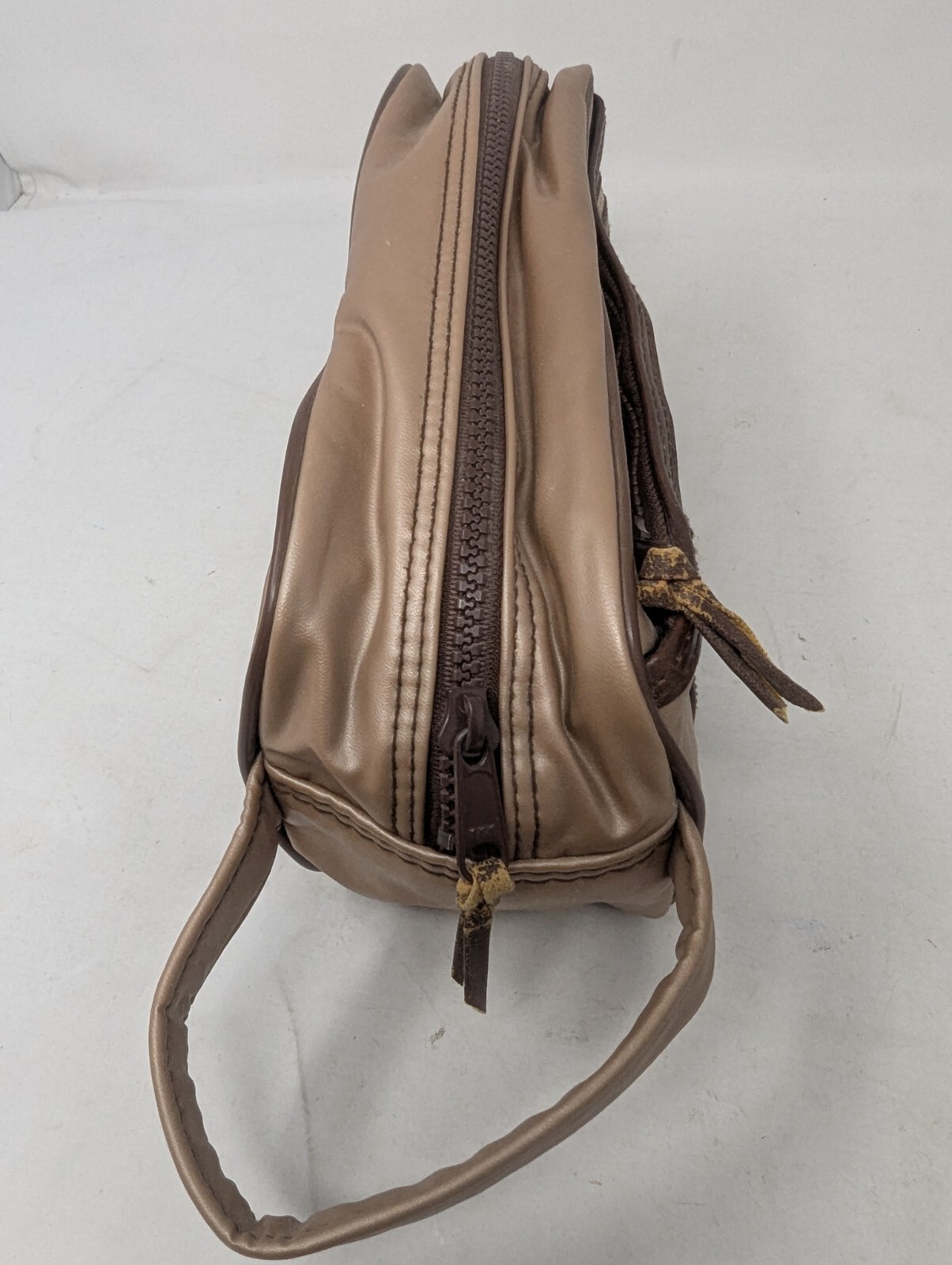 Earhart (AE) Vinyl Small Carry On Travel Bag Tote Vintage Tan/Brown – Zippered