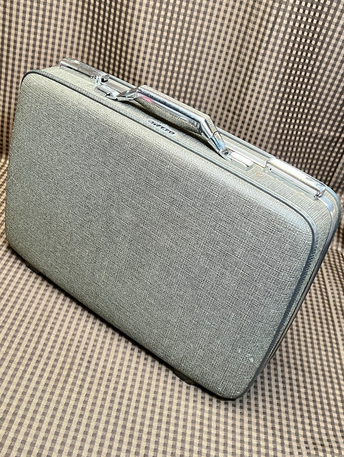 Vintage American Tourister Tiara 18×13″ Gray Hard Shell Suitcase Luggage Plaid