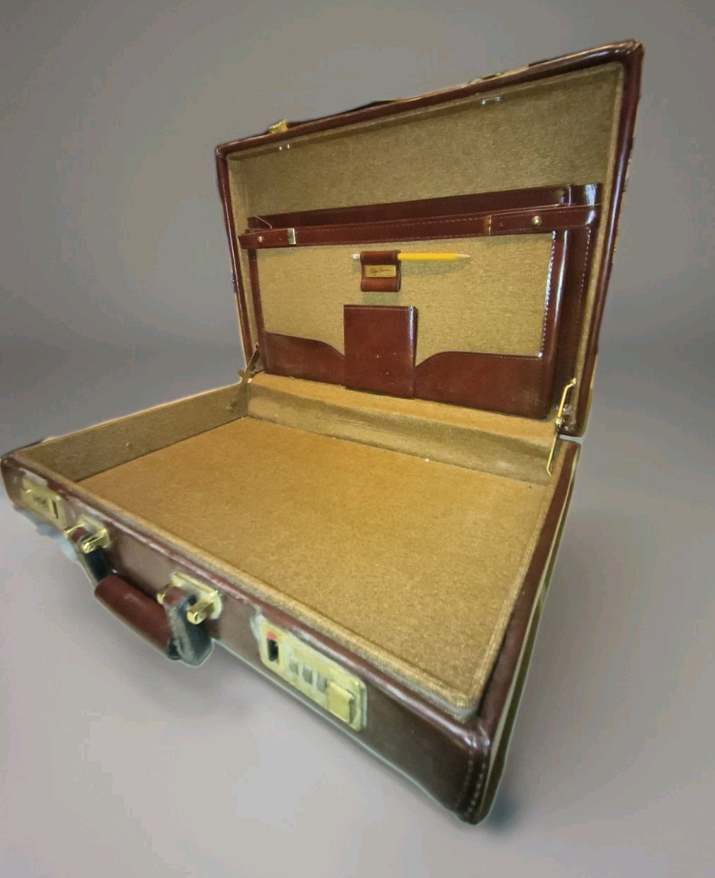 Vintage Burgundy Hard Shell Briefcase w/ Combo Locks – Retro 70s Slim And Neat