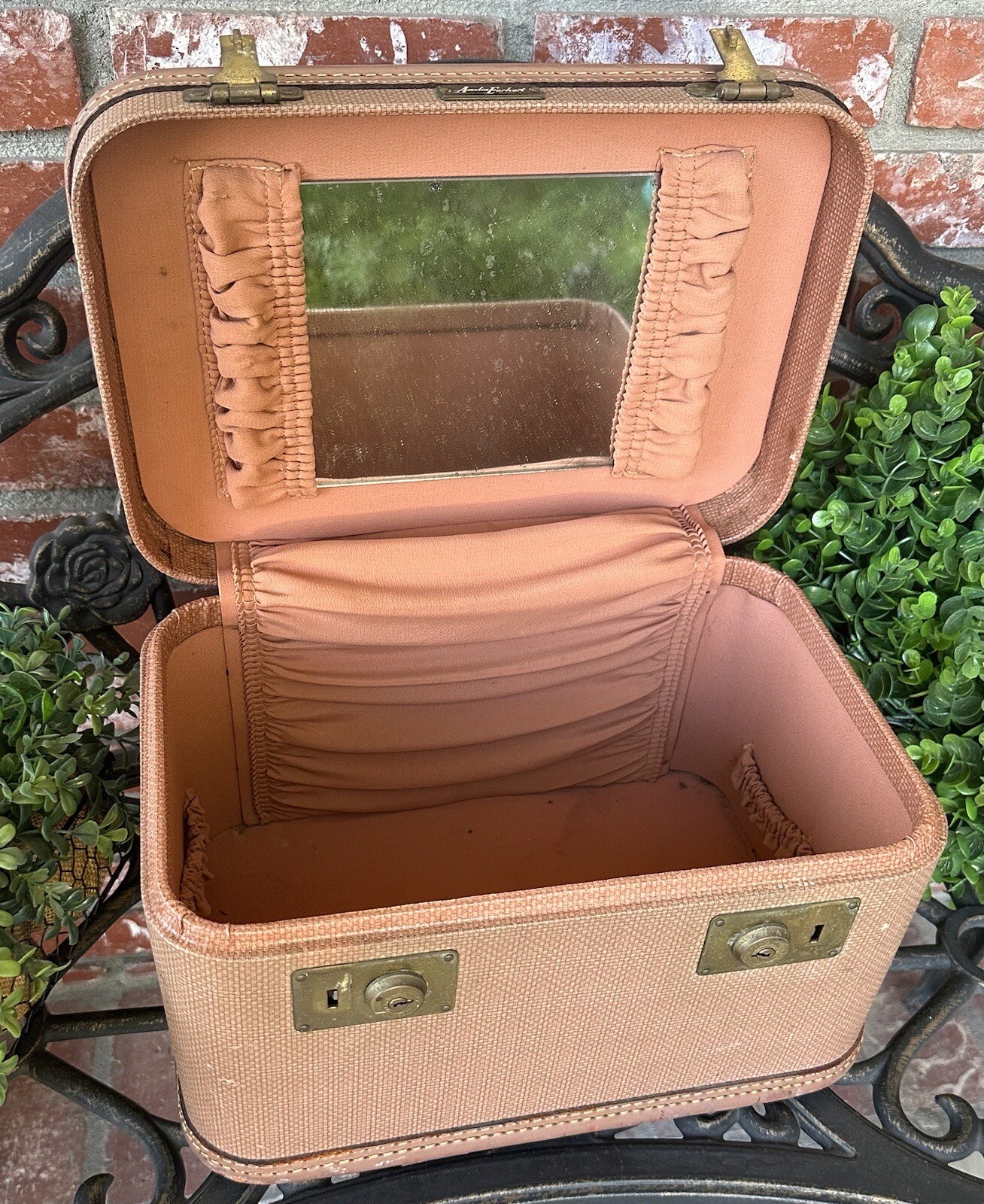 Vintage Amelia Earhart Train Case; Peach Tan; Drk Peach Int W/Mirror;Locks W/Key