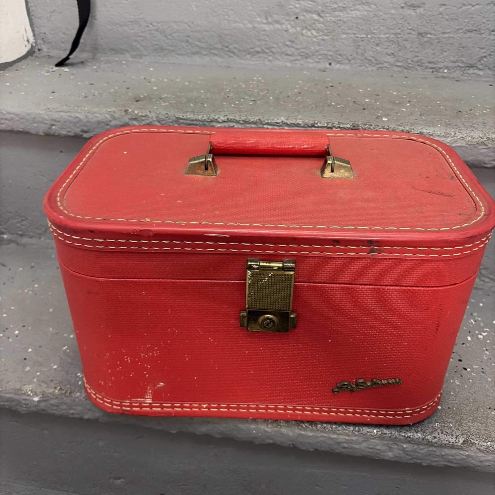 Vintage Lady Baltimore Vanity Case RED Travel Case Luggage No Key, Unlocked!