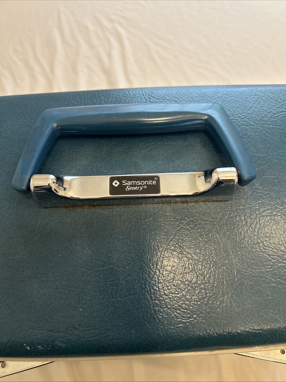 Samsonite Sentry Dark Gray Vintage Hard Shell Train/Cosmetic Case Clean No Keys