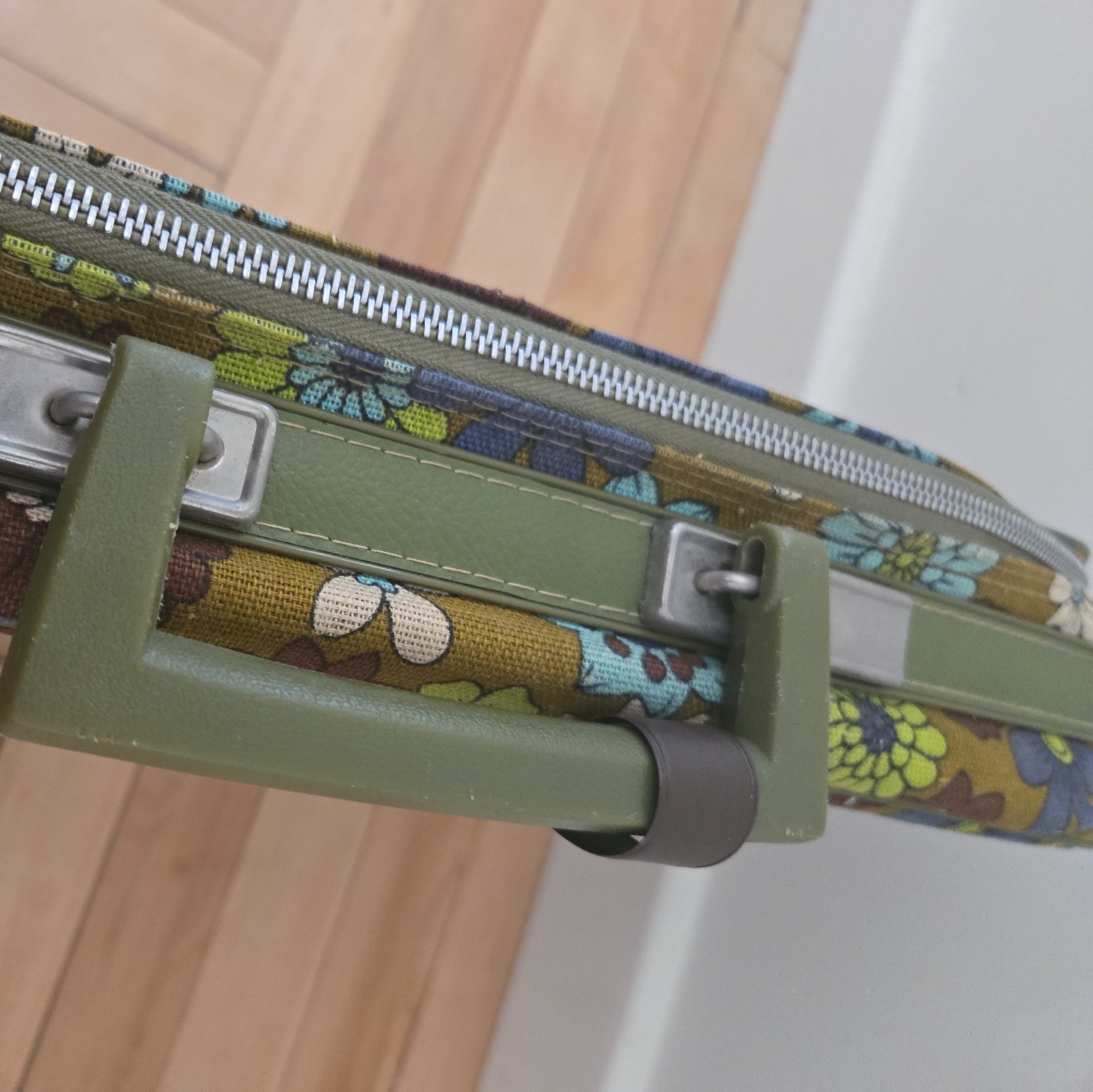1960s Vintage Bantam Travelware Green Floral Mod Pattern Suitcase Luggage Japan