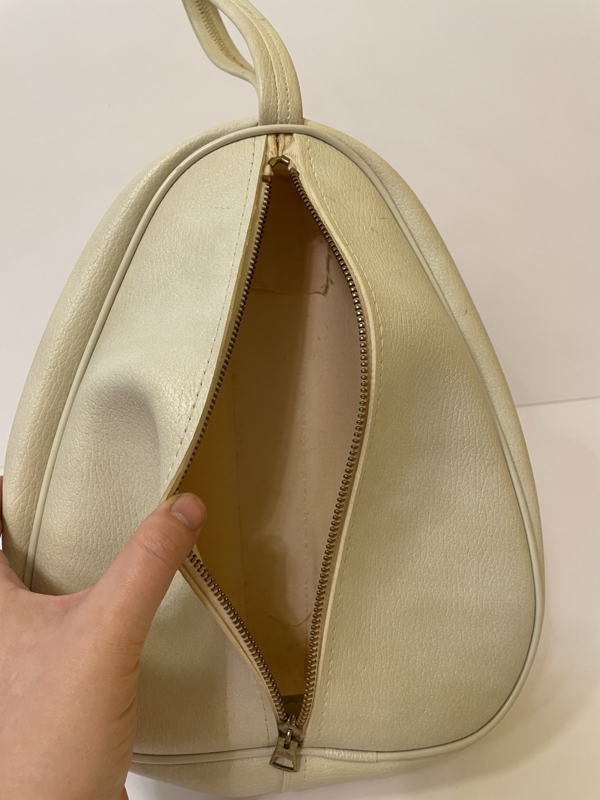 Vintage SEBA MCM Cream Leather Teardrop Cosmetic Travel Case Mid Century 12”