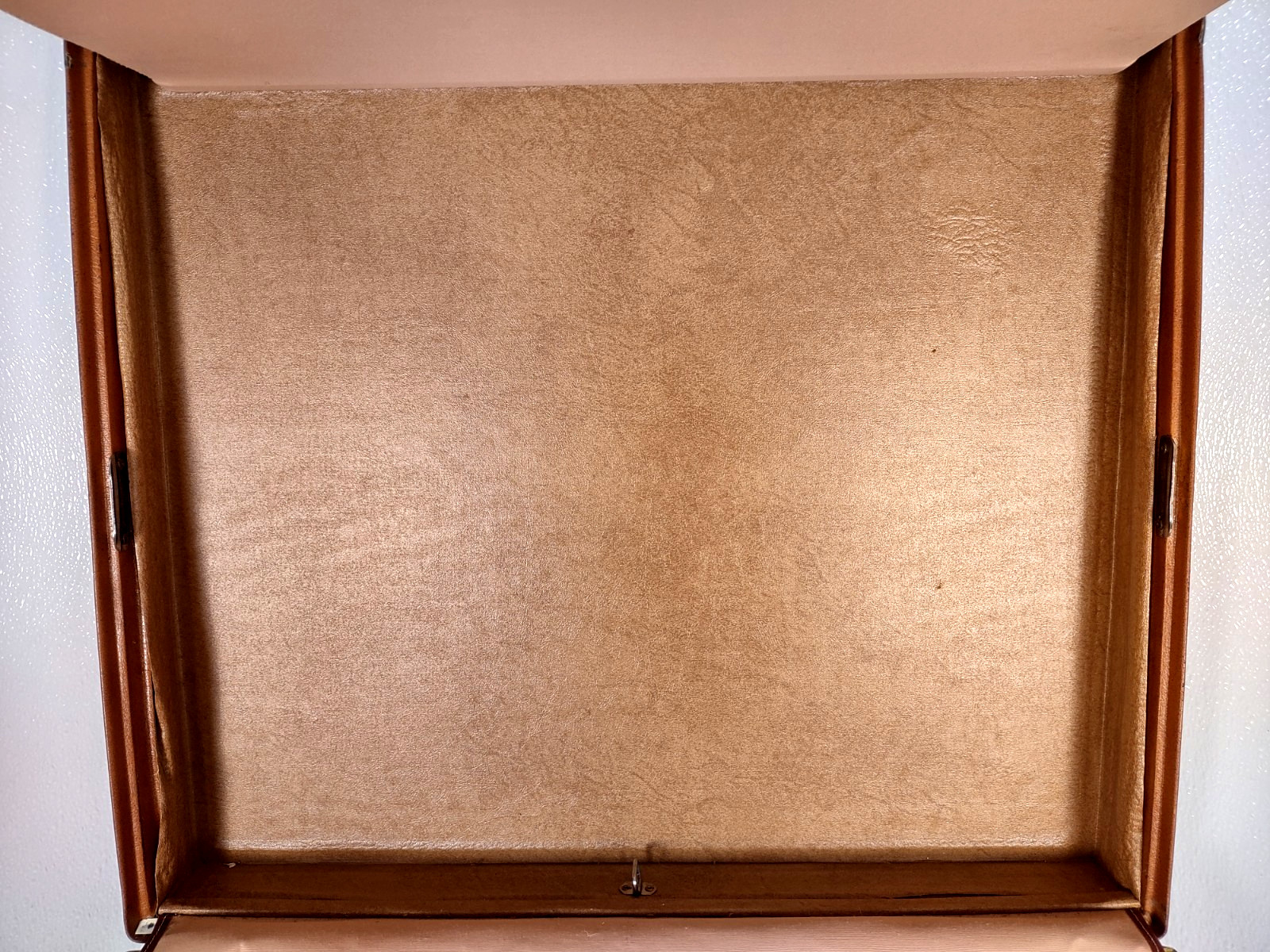 Vtg Hartmann Skymate Tan Hard Case Suitcase/Luggage 21″x18″x5.5″ No Key