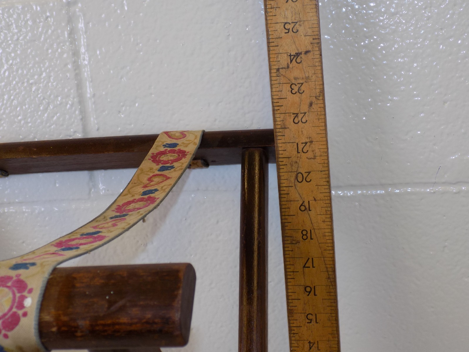 Vintage Wooden Folding Luggage Suitcase Rack Stand Floral Straps 21” AirBnb