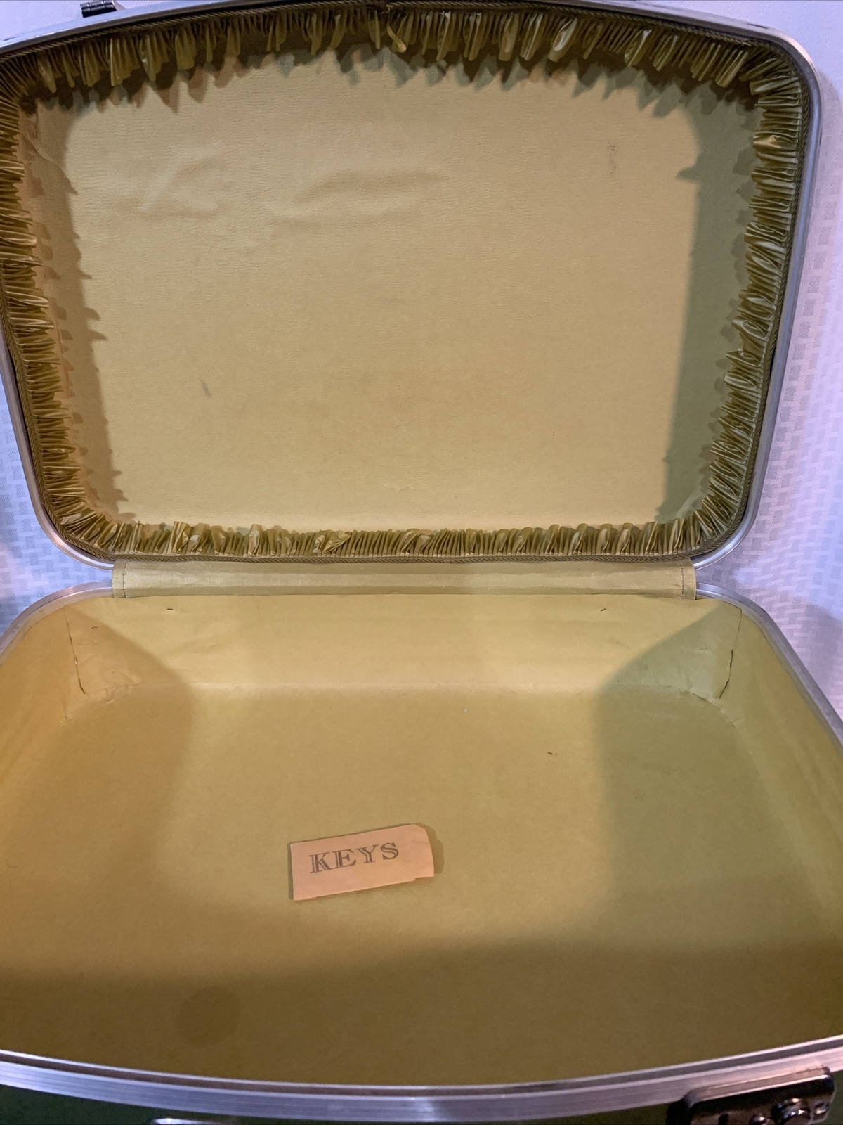 Vintage 2 Piece Train Case Avocado Green Suitcases 20.5” X 14” & 23.5” X 16”