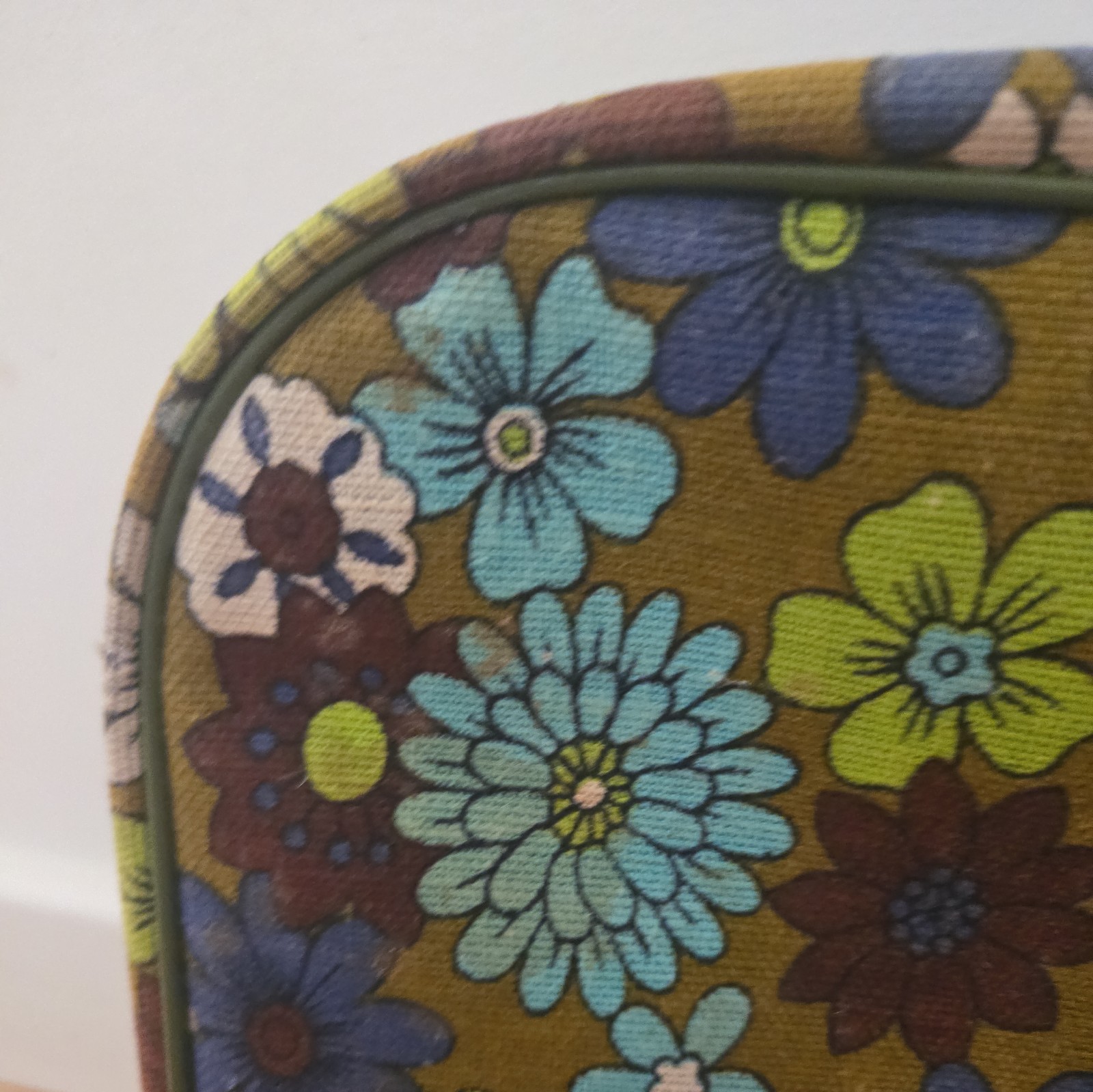 1960s Vintage Bantam Travelware Green Floral Mod Pattern Suitcase Luggage Japan