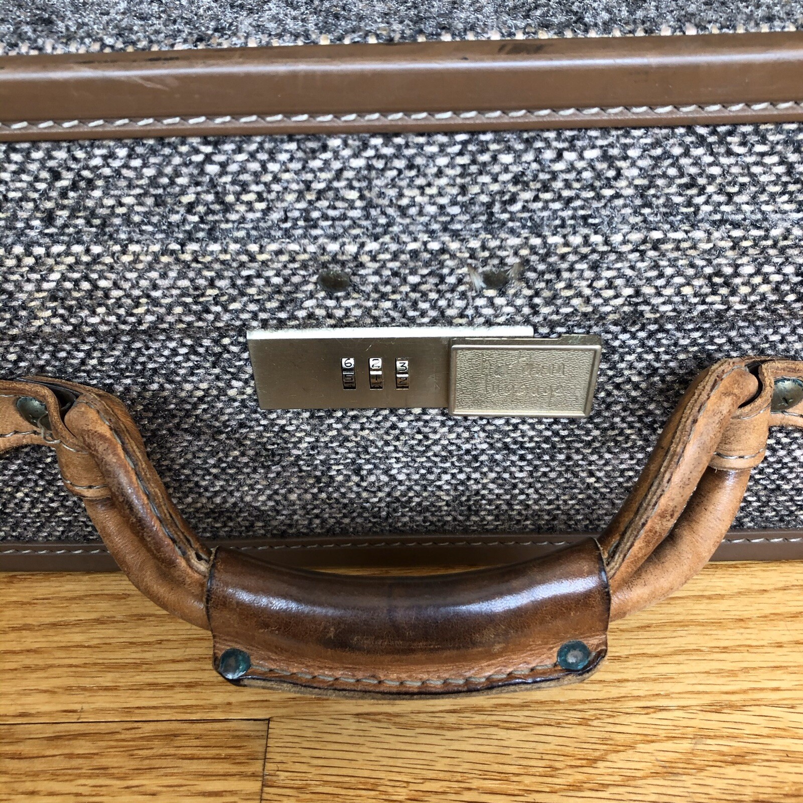 Hartmann Luggage Tweed & Belting Leather Medium 24″ Vintage Suitcase