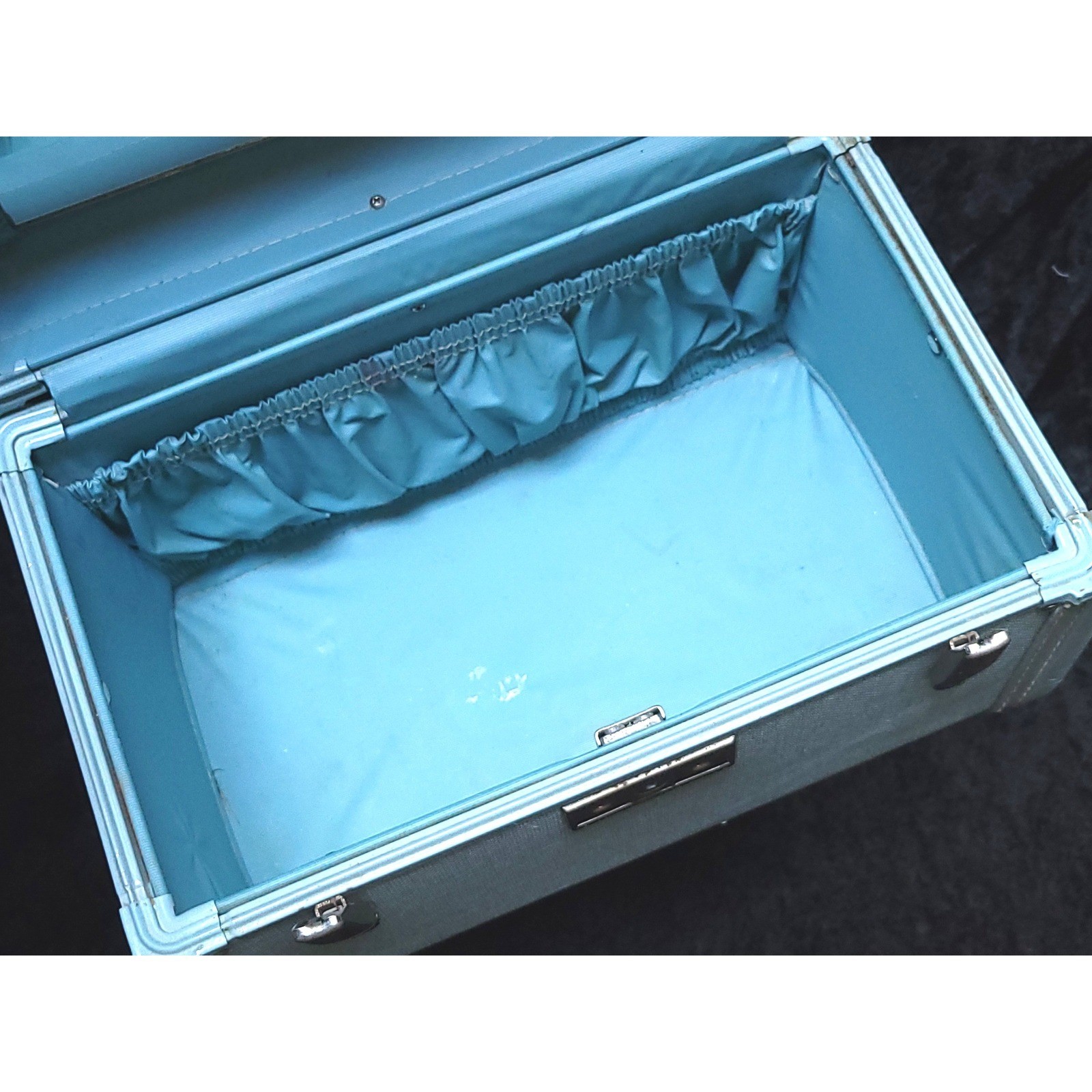 Vtg Royal Traveller Train Case Blue Makeup Vanity Suitcase Mirror Hard Shell
