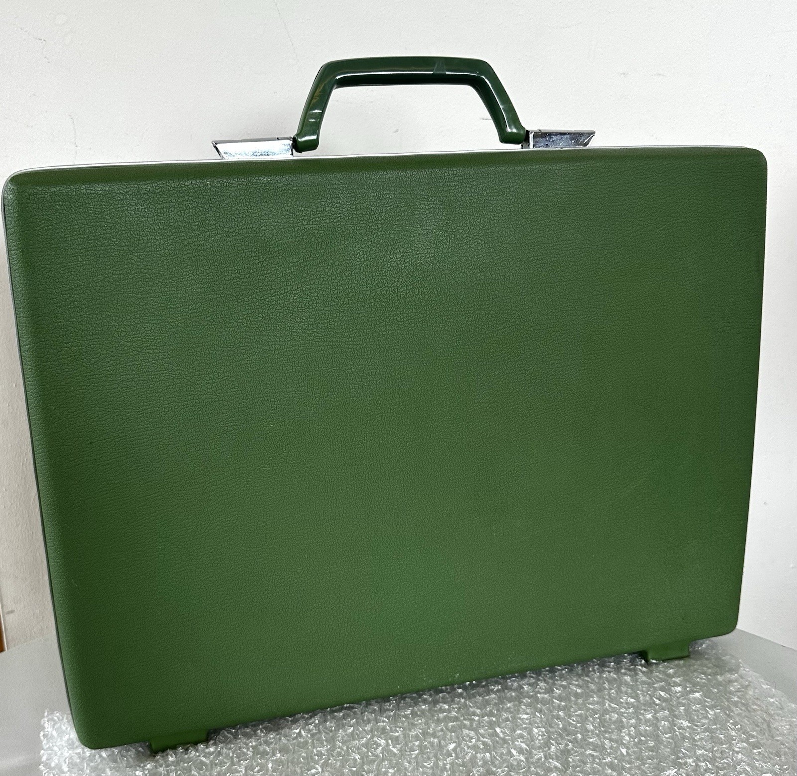 *RARE* Vintage 1960’s Samsonite GREEN 17″ FLOWER POWER HIPPY Briefcase Carry-on
