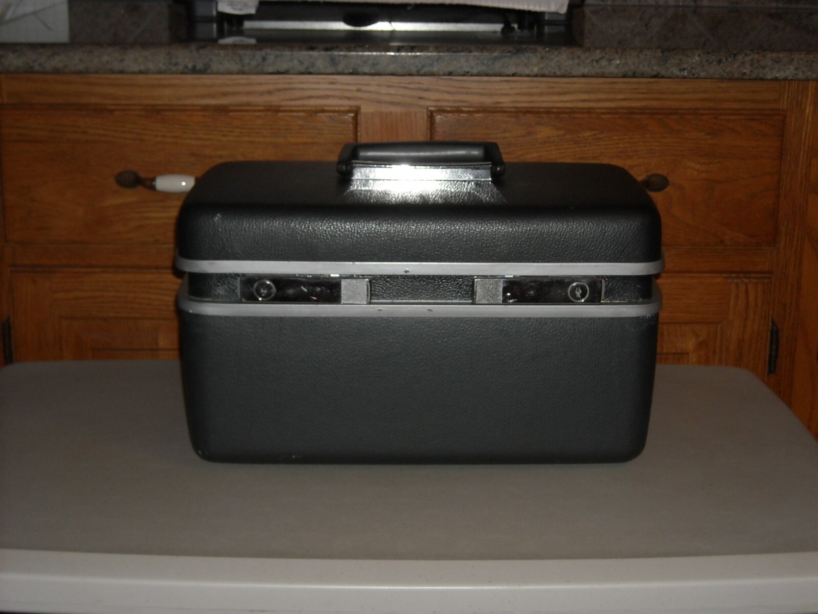 Vintage Black Royal Traveller Medalist Train / Makeup Case NO KEYS
