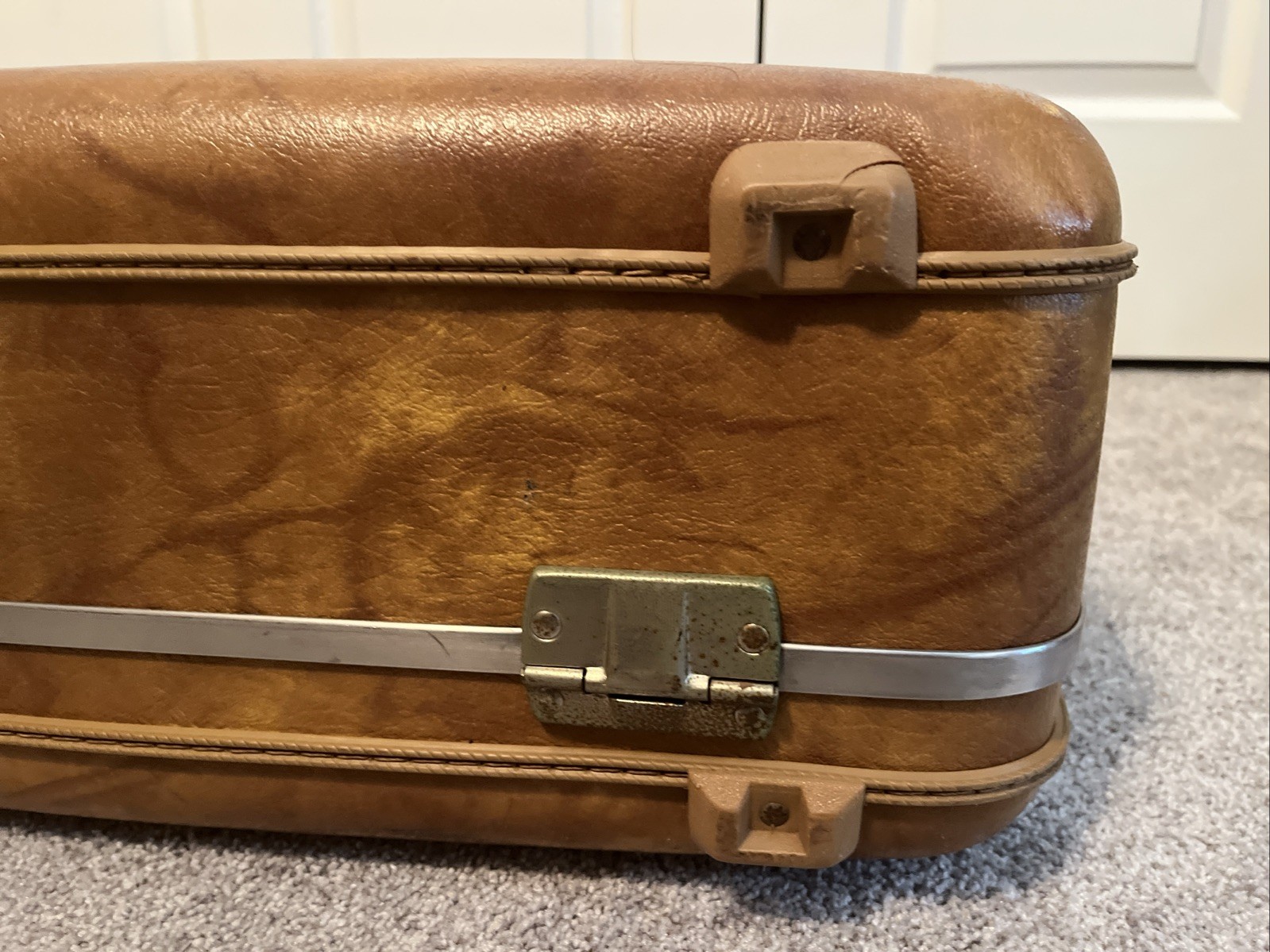 Vintage American Tourister Escort Suitcase With Keys